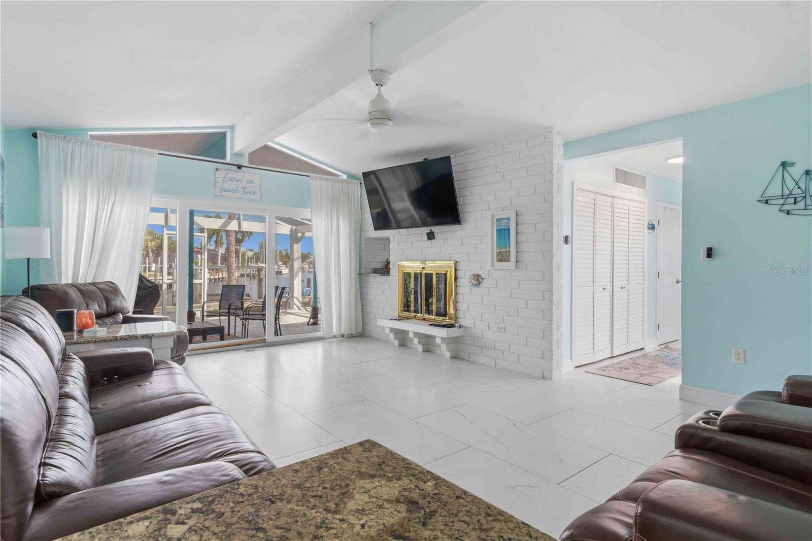 Image 42 of 81 For 1960 Marion Avenue