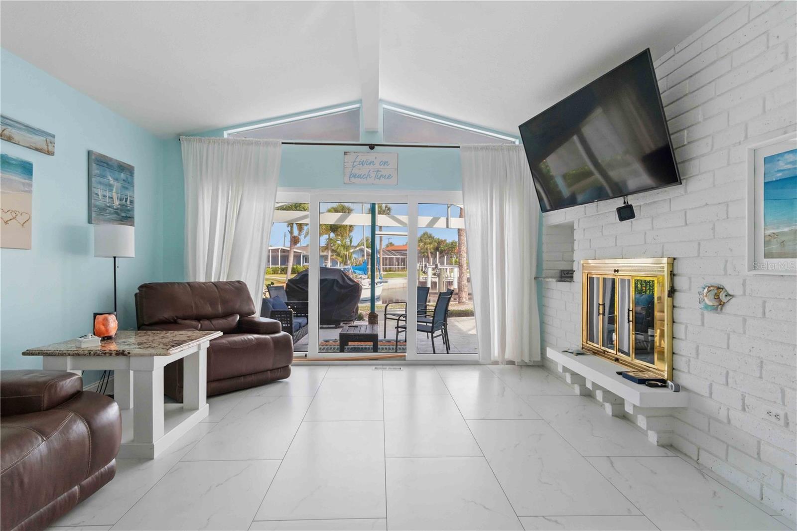 Image 43 of 81 For 1960 Marion Avenue