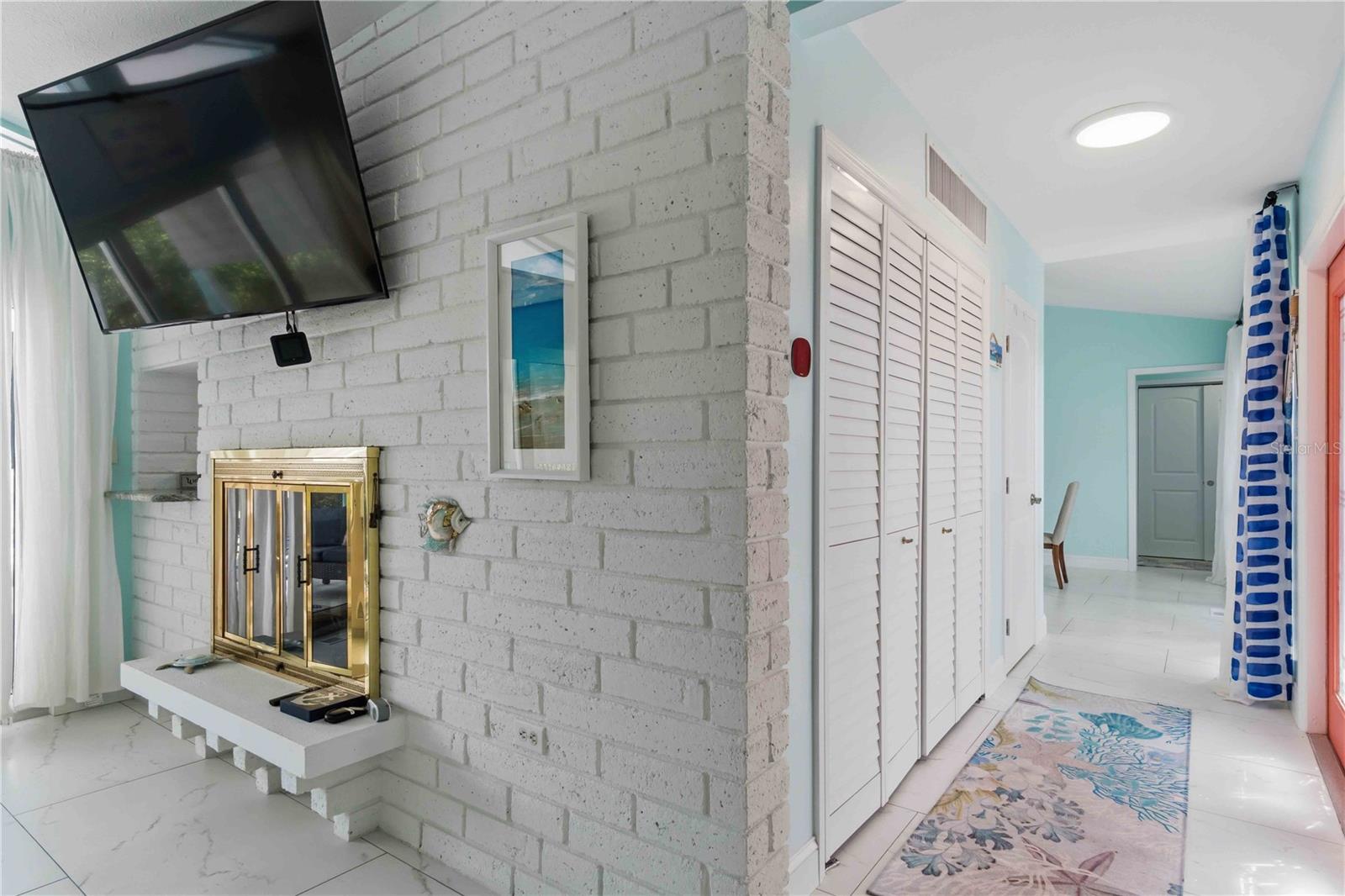 Image 44 of 81 For 1960 Marion Avenue