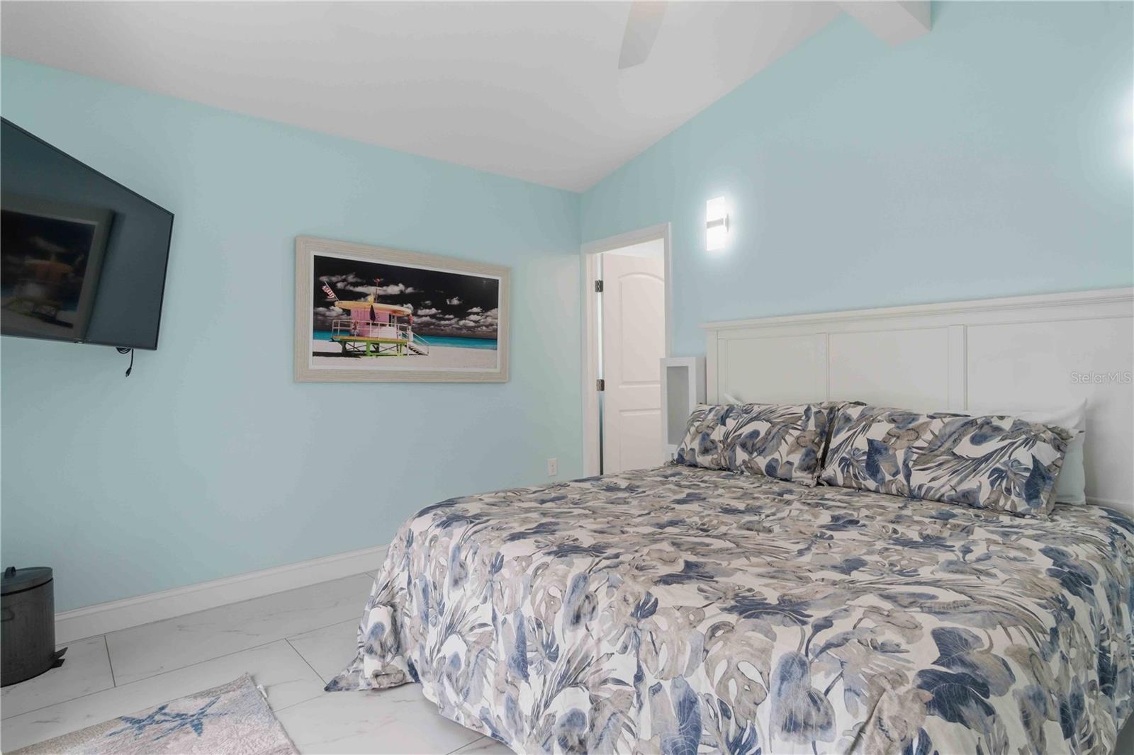 Image 47 of 81 For 1960 Marion Avenue