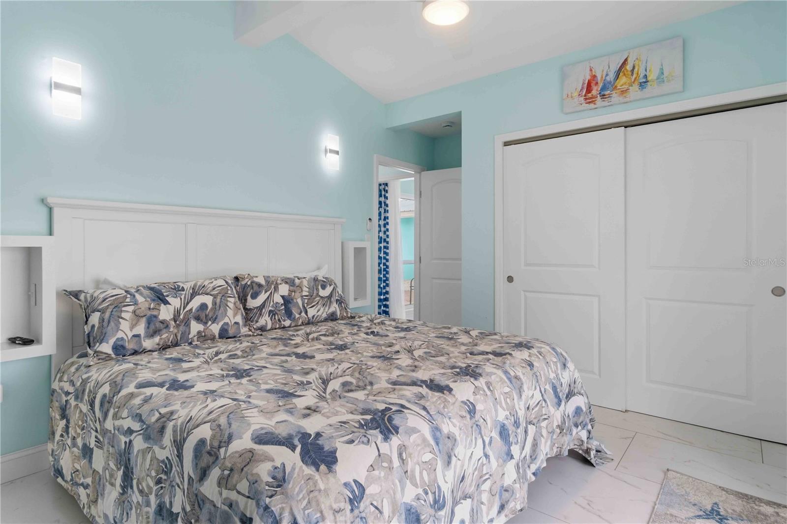 Image 48 of 81 For 1960 Marion Avenue