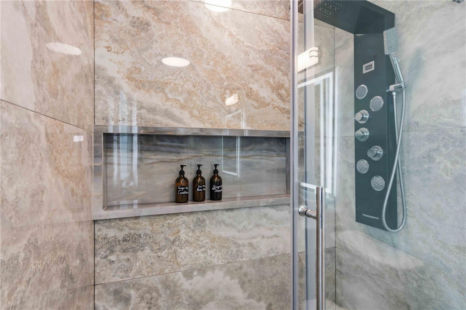 Image 52 of 81 For 1960 Marion Avenue