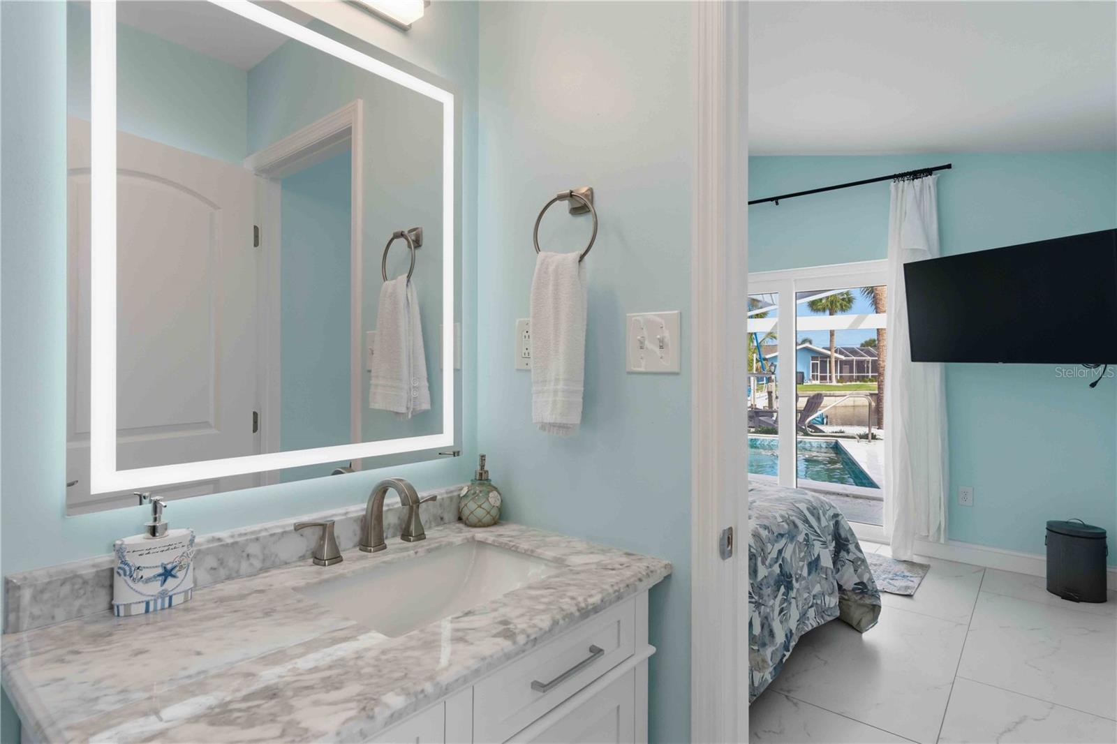 Image 54 of 81 For 1960 Marion Avenue