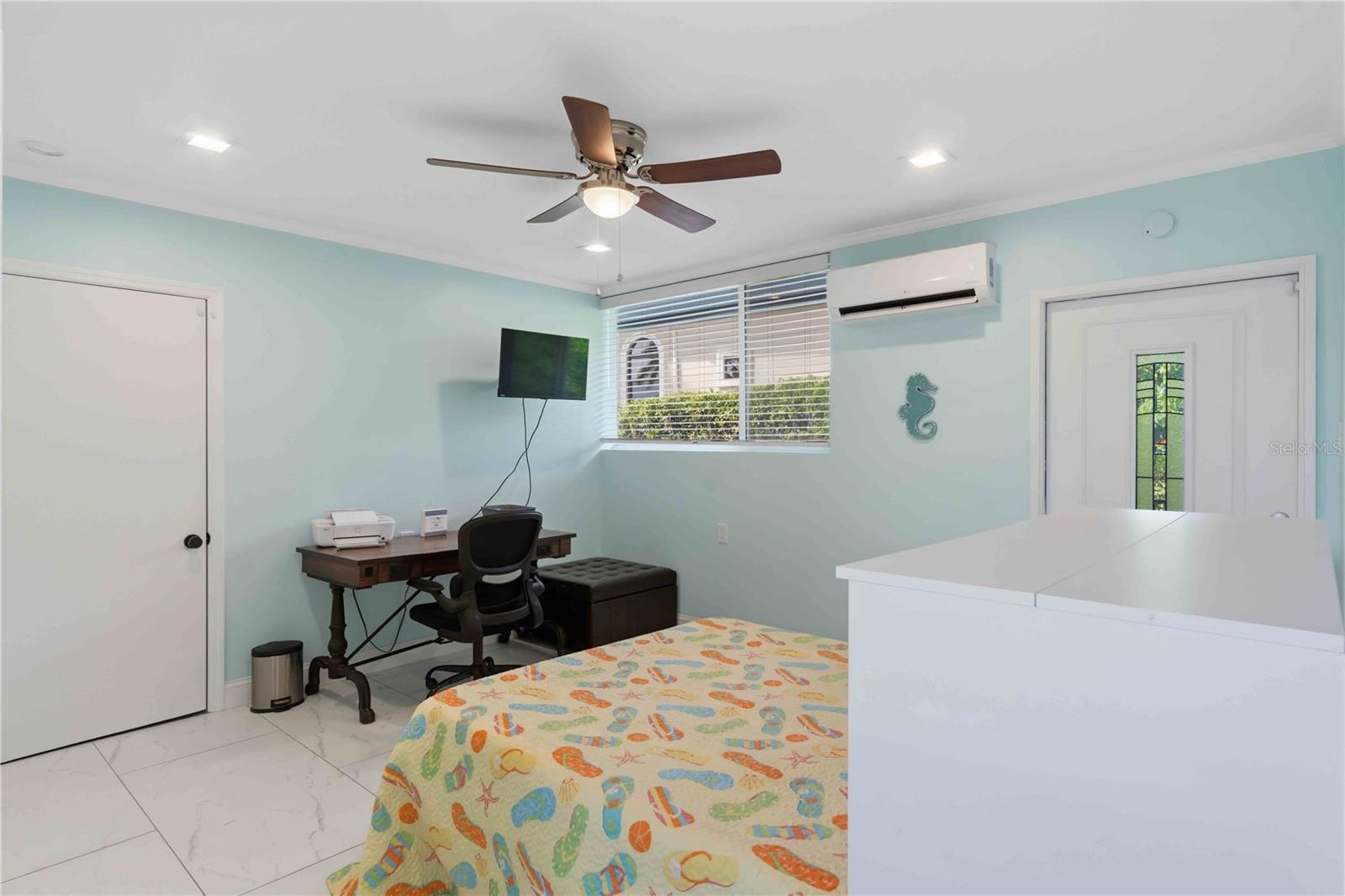 Image 55 of 81 For 1960 Marion Avenue