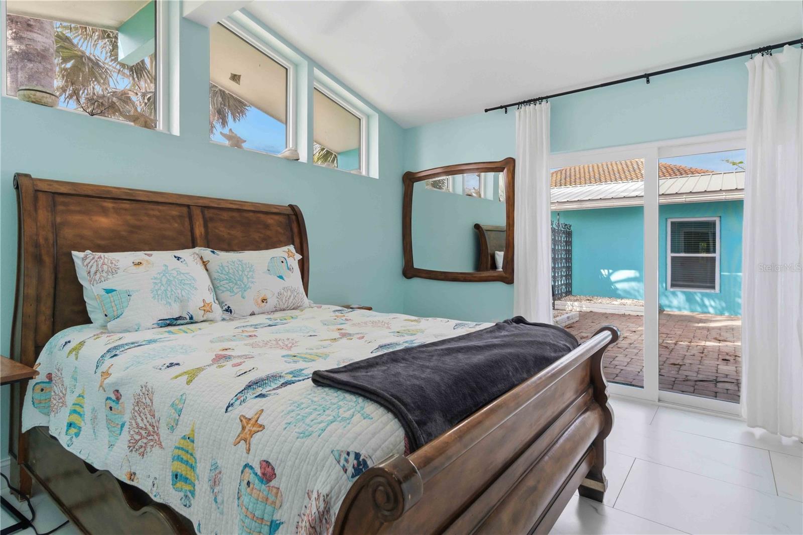 Image 63 of 81 For 1960 Marion Avenue