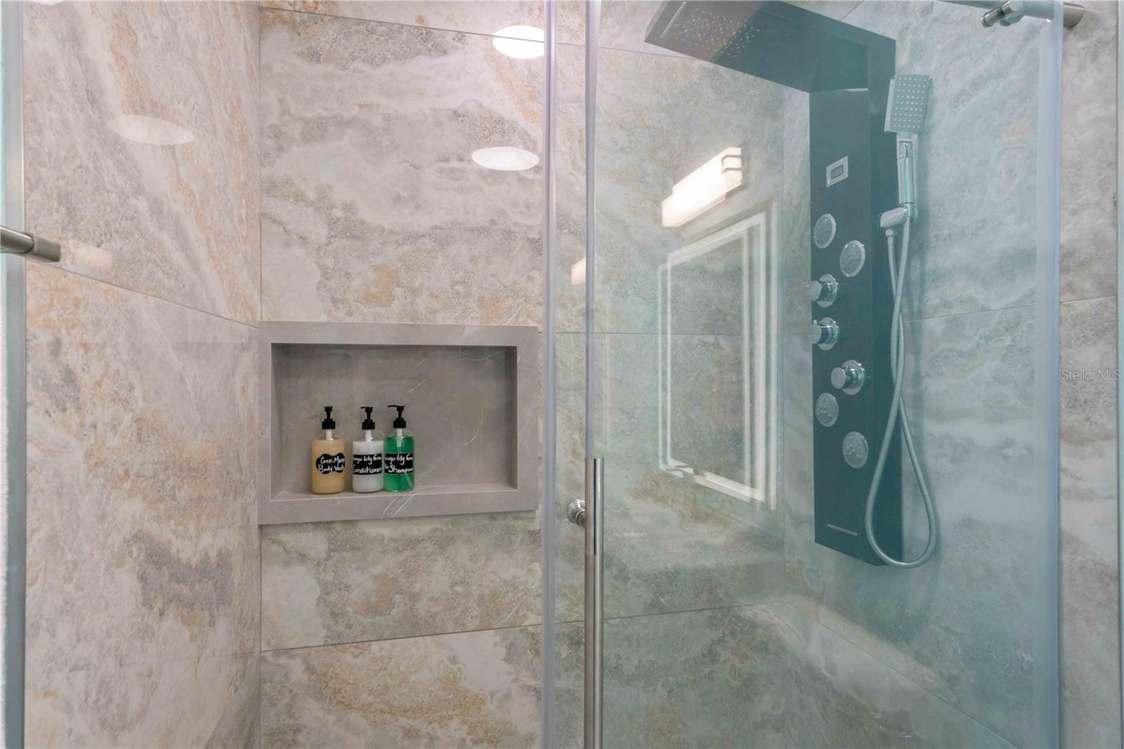 Image 68 of 81 For 1960 Marion Avenue