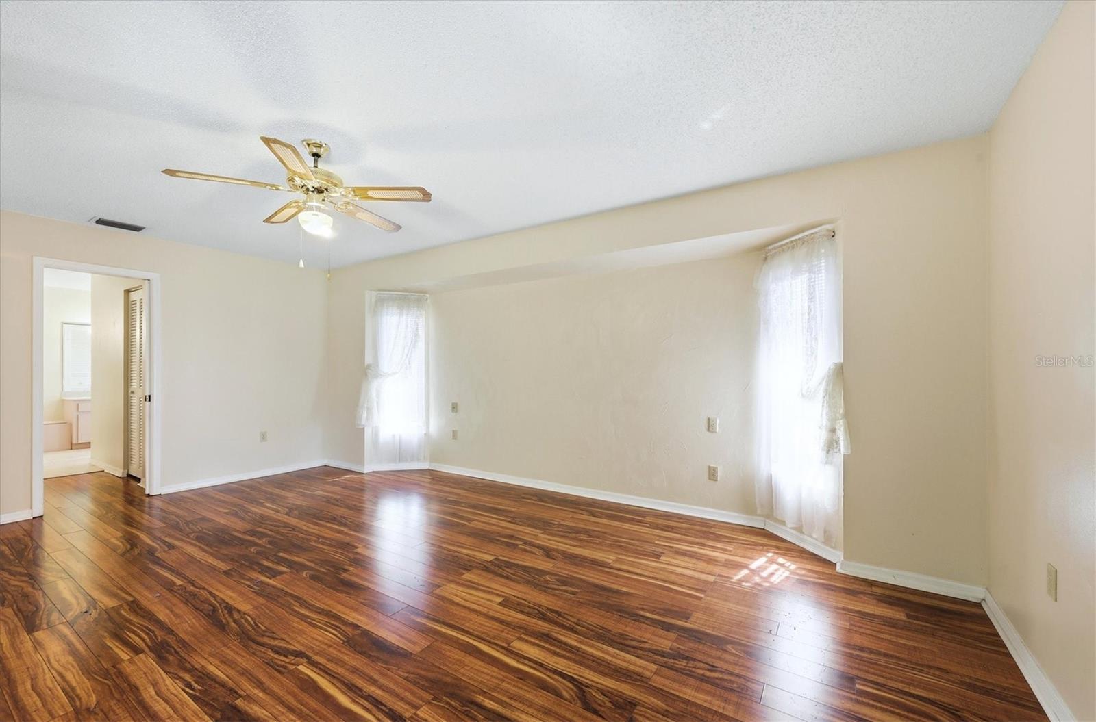 Image 21 of 42 For 21441 Landis Avenue