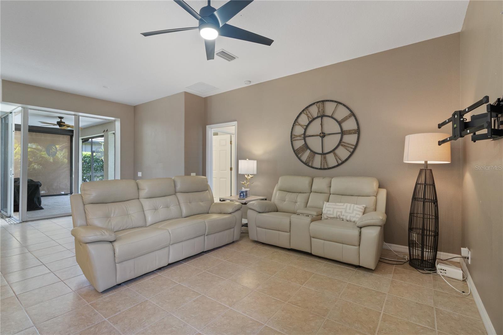 Image 12 of 48 For 2725 Royal Palm Drive