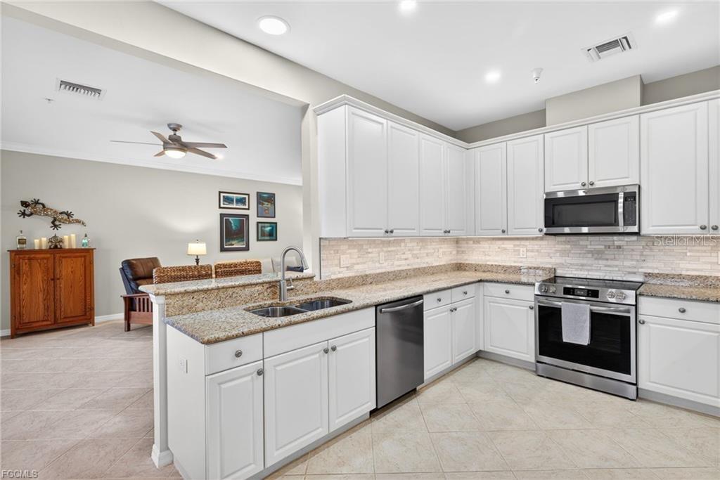 Image 15 of 41 For 16521 Goldenrod Lane 102
