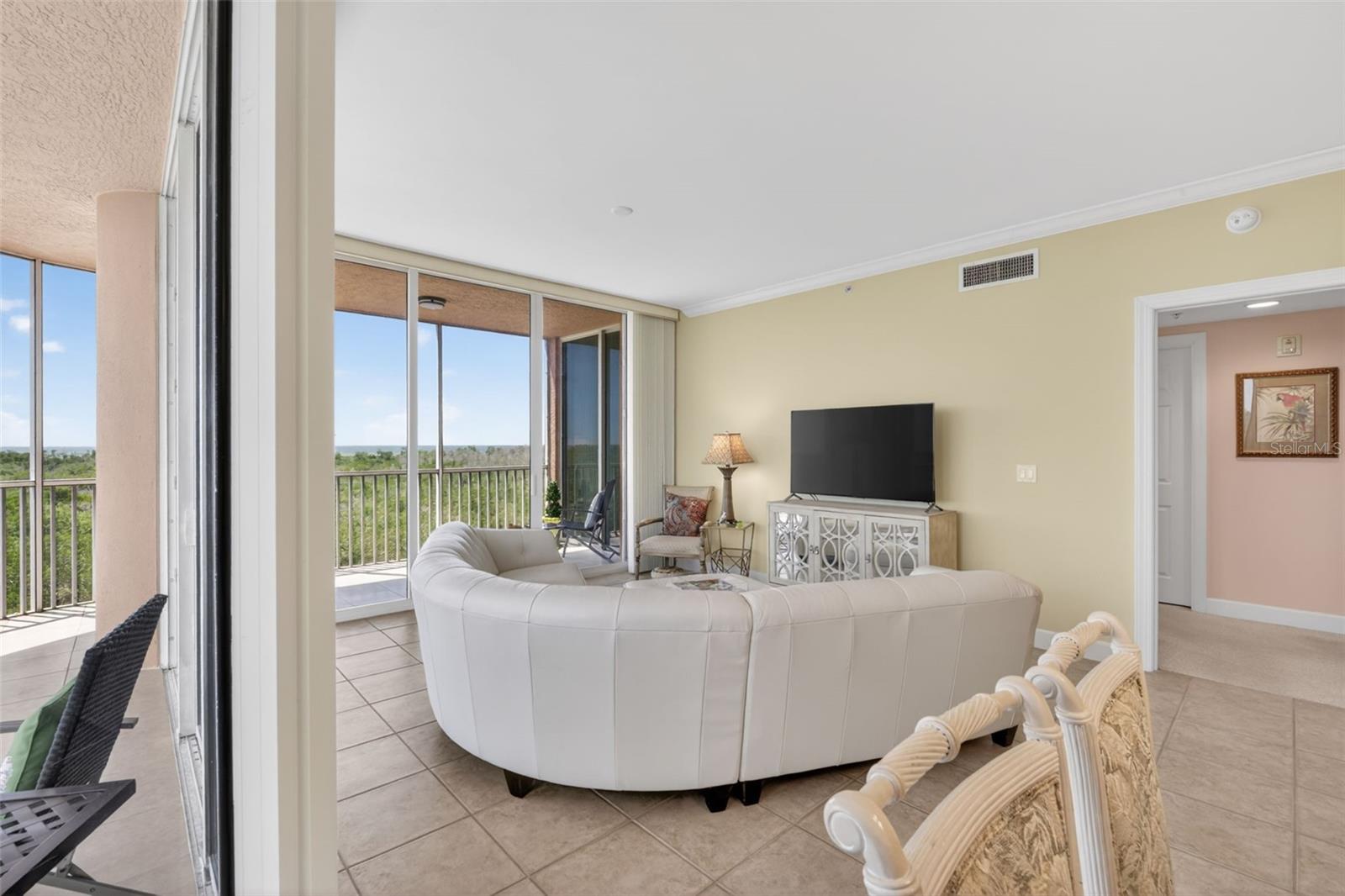 Image 12 of 37 For 3191 Matecumbe Key Road 202