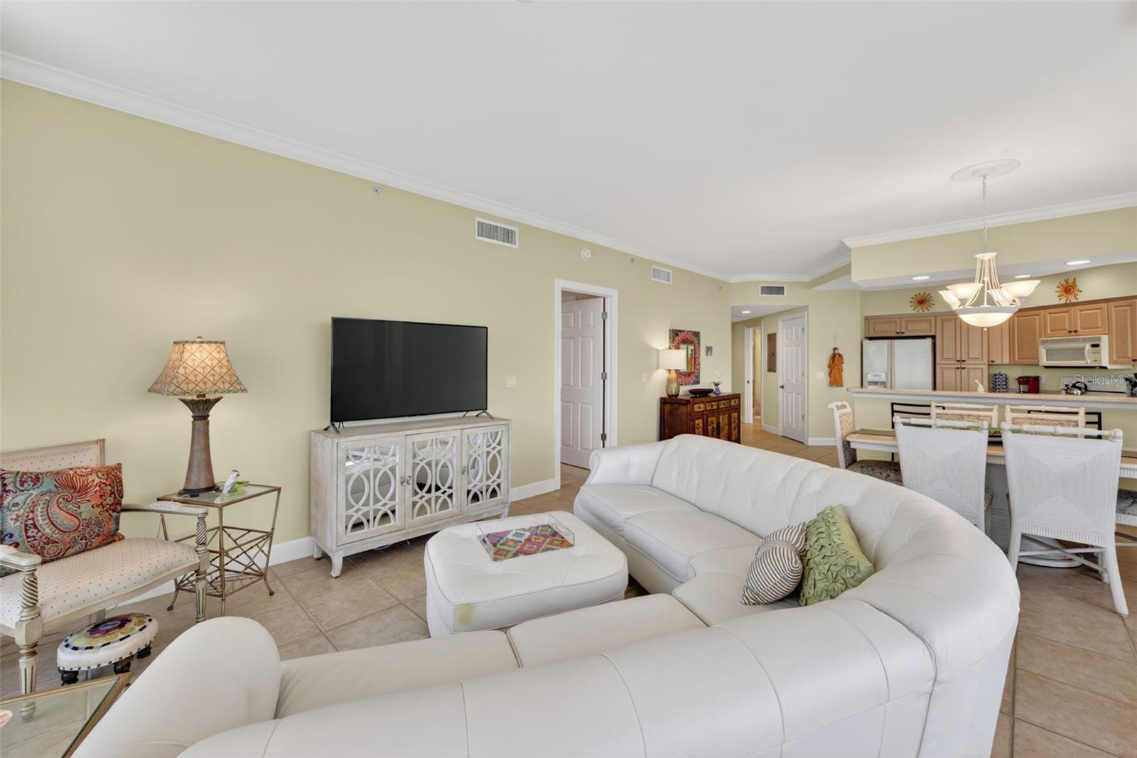 Image 15 of 37 For 3191 Matecumbe Key Road 202