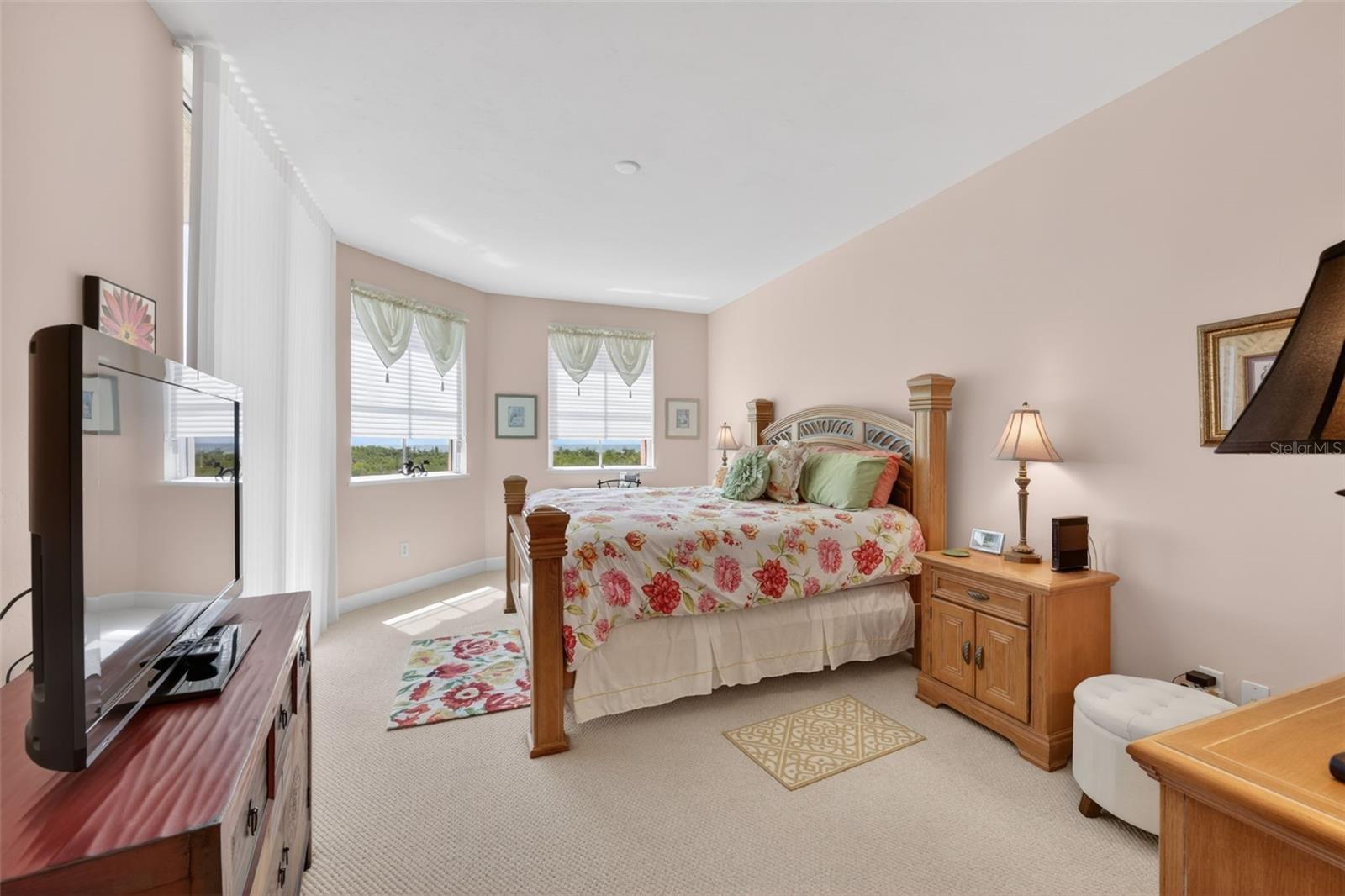 Image 16 of 37 For 3191 Matecumbe Key Road 202