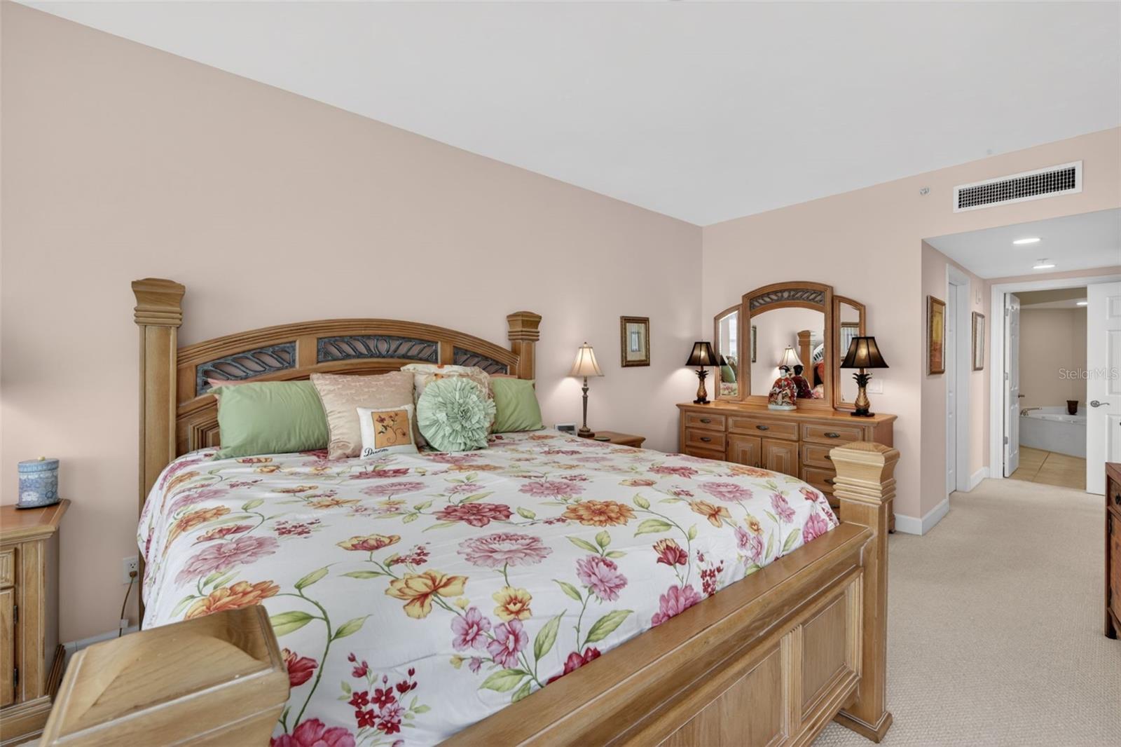 Image 18 of 37 For 3191 Matecumbe Key Road 202