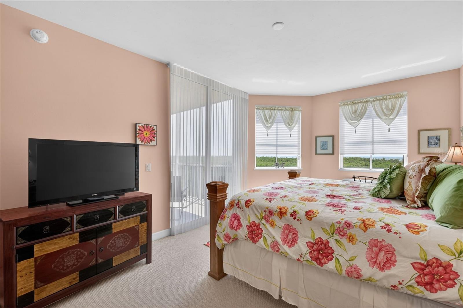 Image 19 of 37 For 3191 Matecumbe Key Road 202