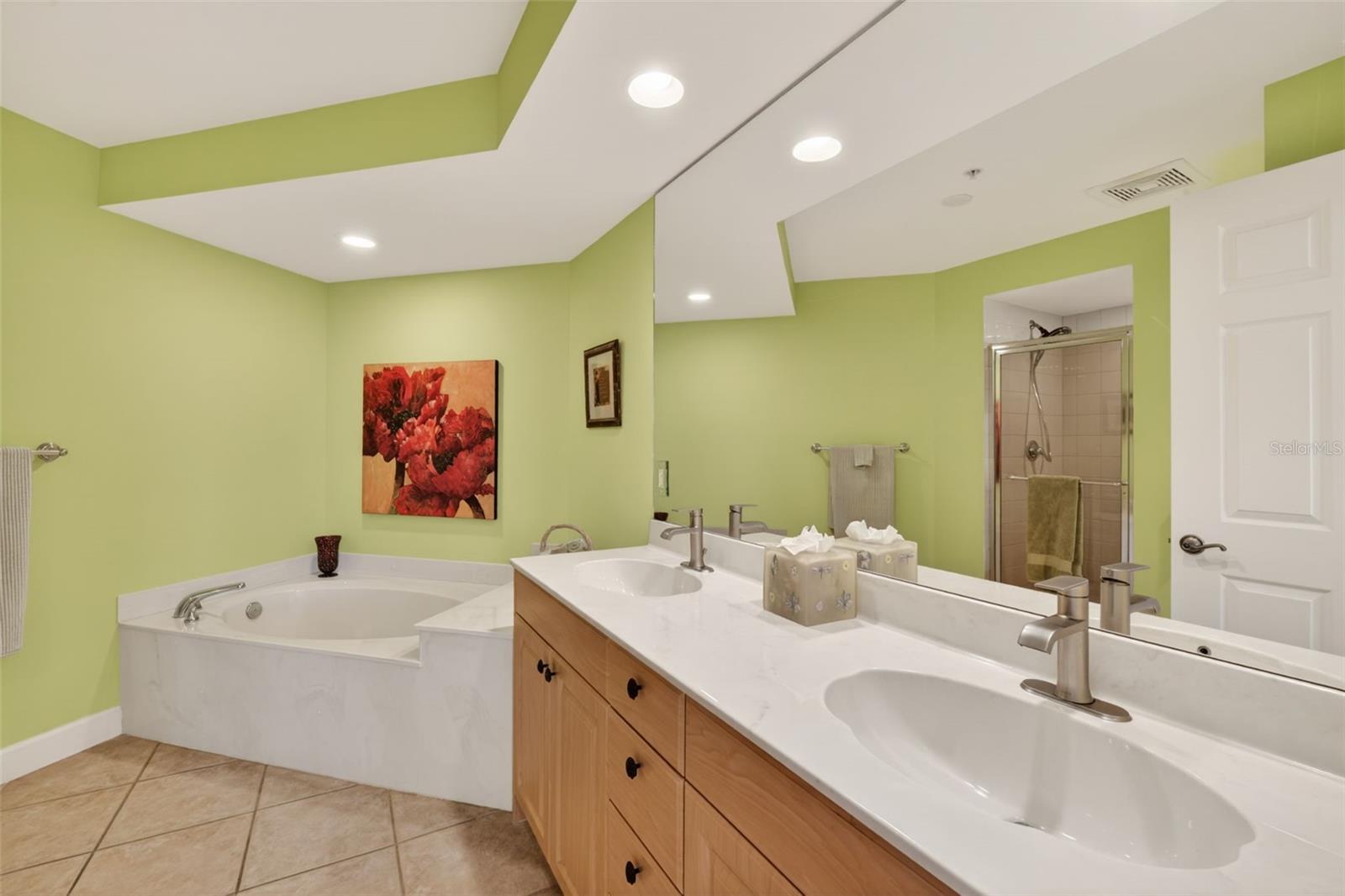 Image 22 of 37 For 3191 Matecumbe Key Road 202