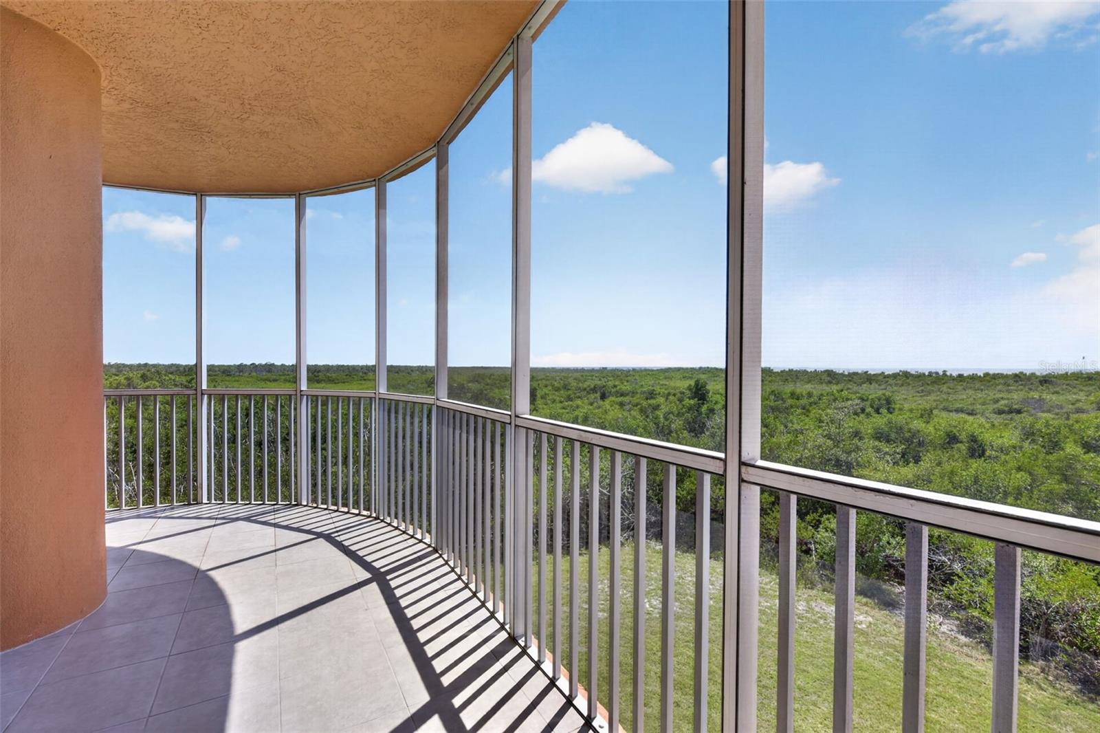 Image 31 of 37 For 3191 Matecumbe Key Road 202