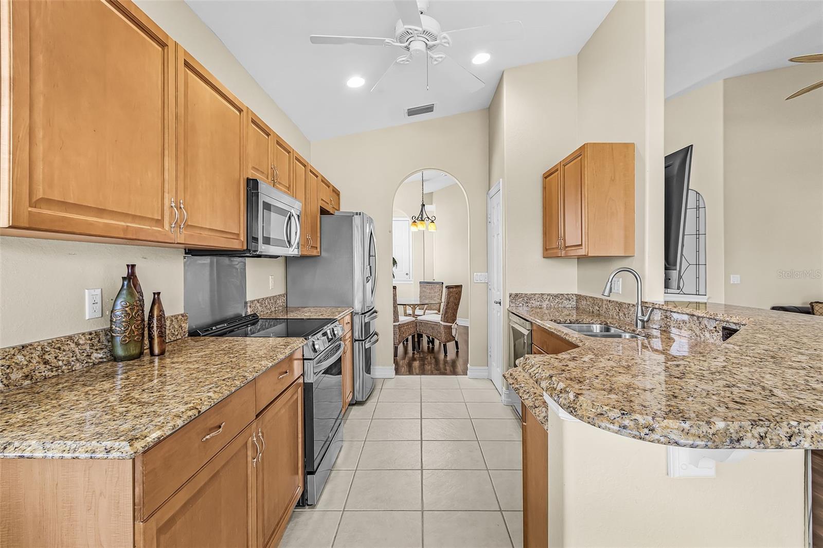 Image 4 of 40 For 5626 Cape Harbour Drive 202