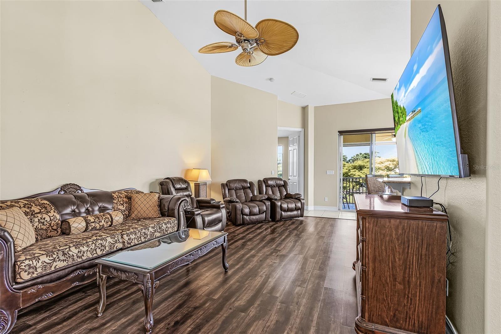 Image 6 of 40 For 5626 Cape Harbour Drive 202