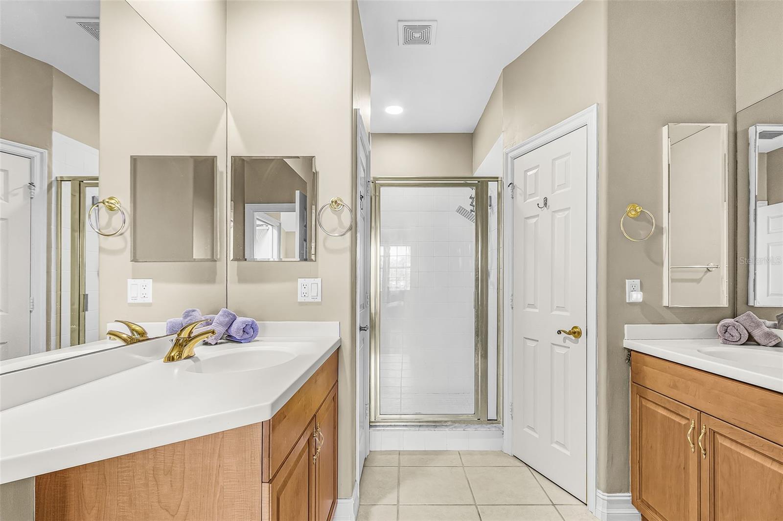 Image 8 of 40 For 5626 Cape Harbour Drive 202