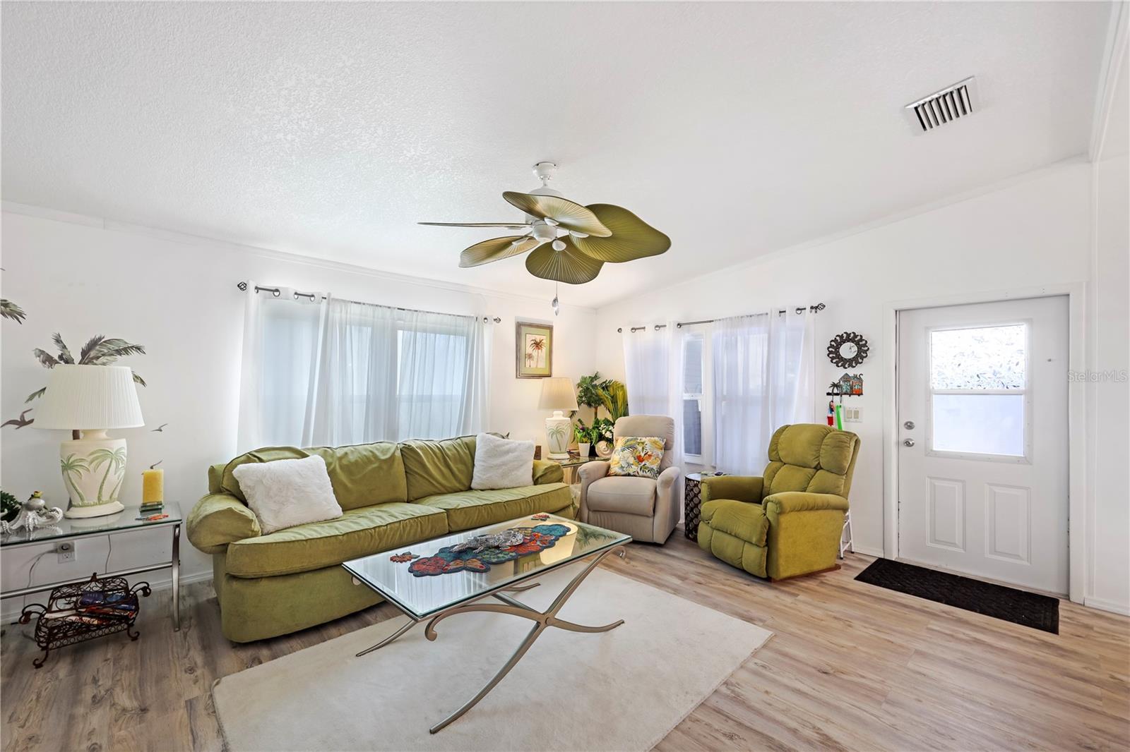 Image 9 of 70 For 2100 Kings Highway 744