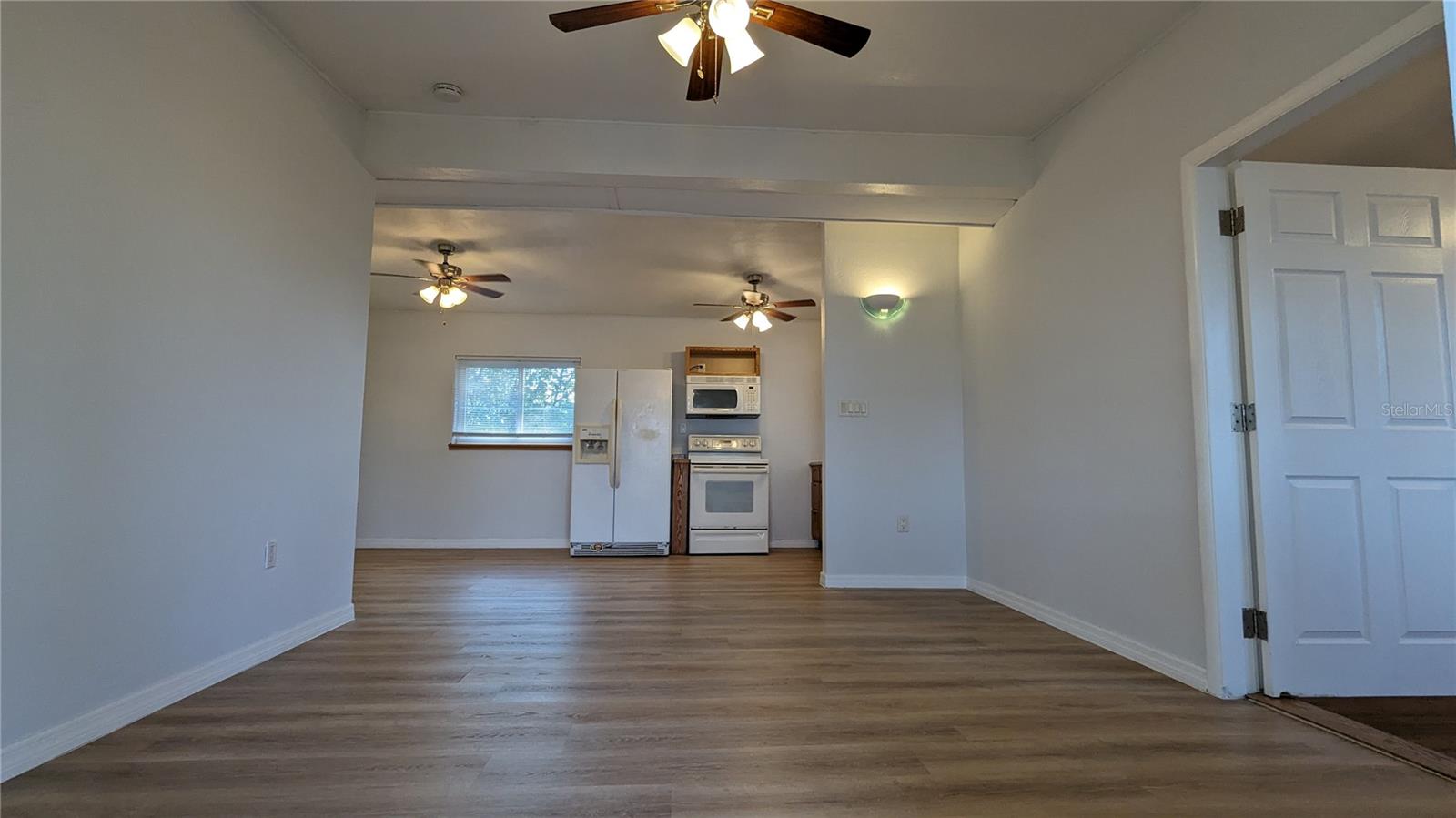 Listing photo id 8 for 3108 Whiting Lane