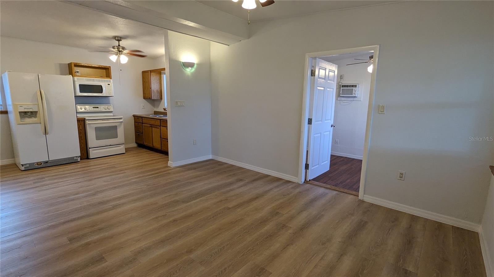 Listing photo id 9 for 3108 Whiting Lane