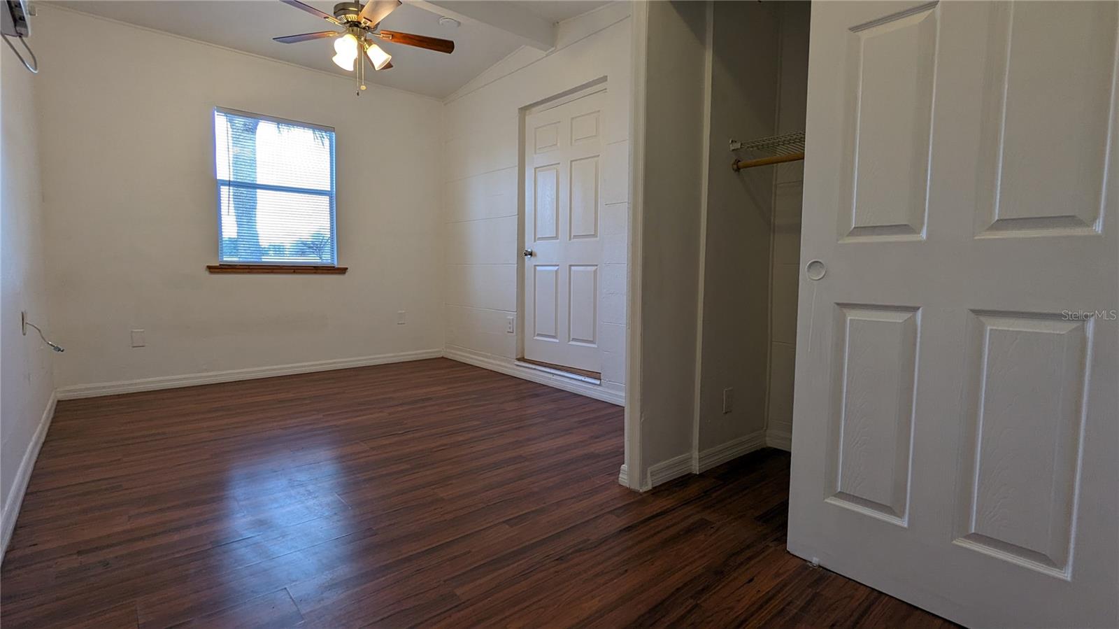 Listing photo id 11 for 3108 Whiting Lane