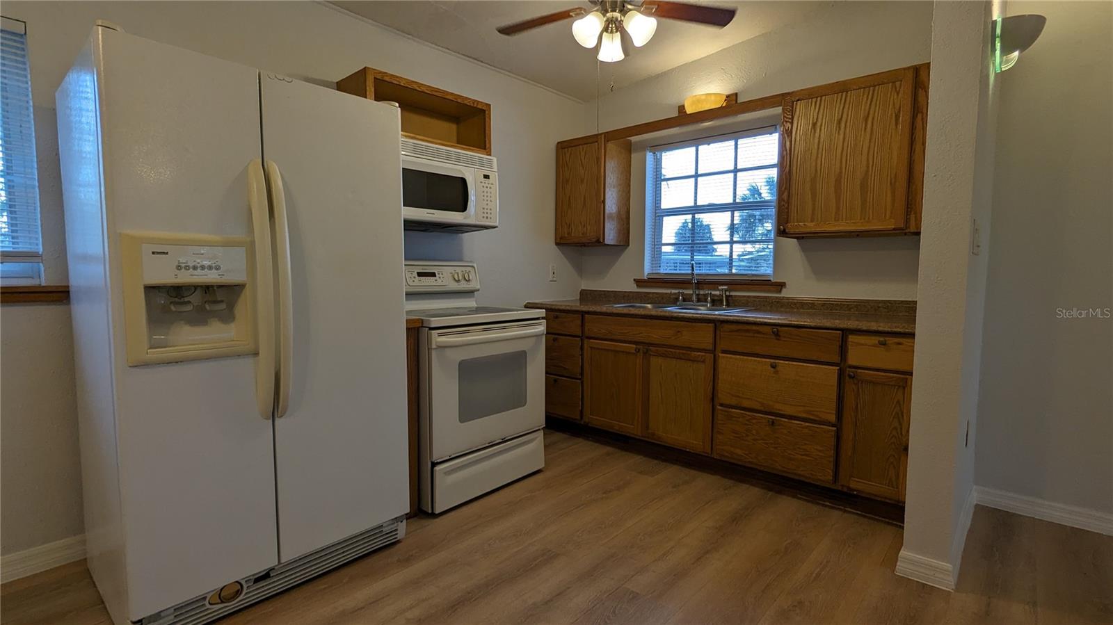 Listing photo id 12 for 3108 Whiting Lane