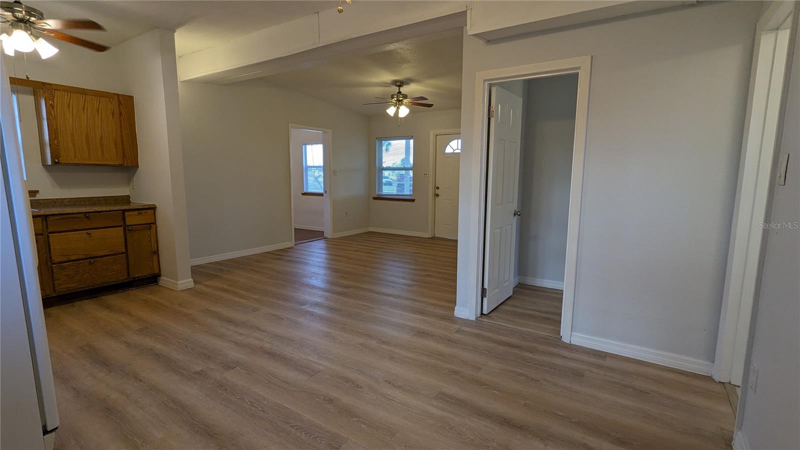 Listing photo id 13 for 3108 Whiting Lane