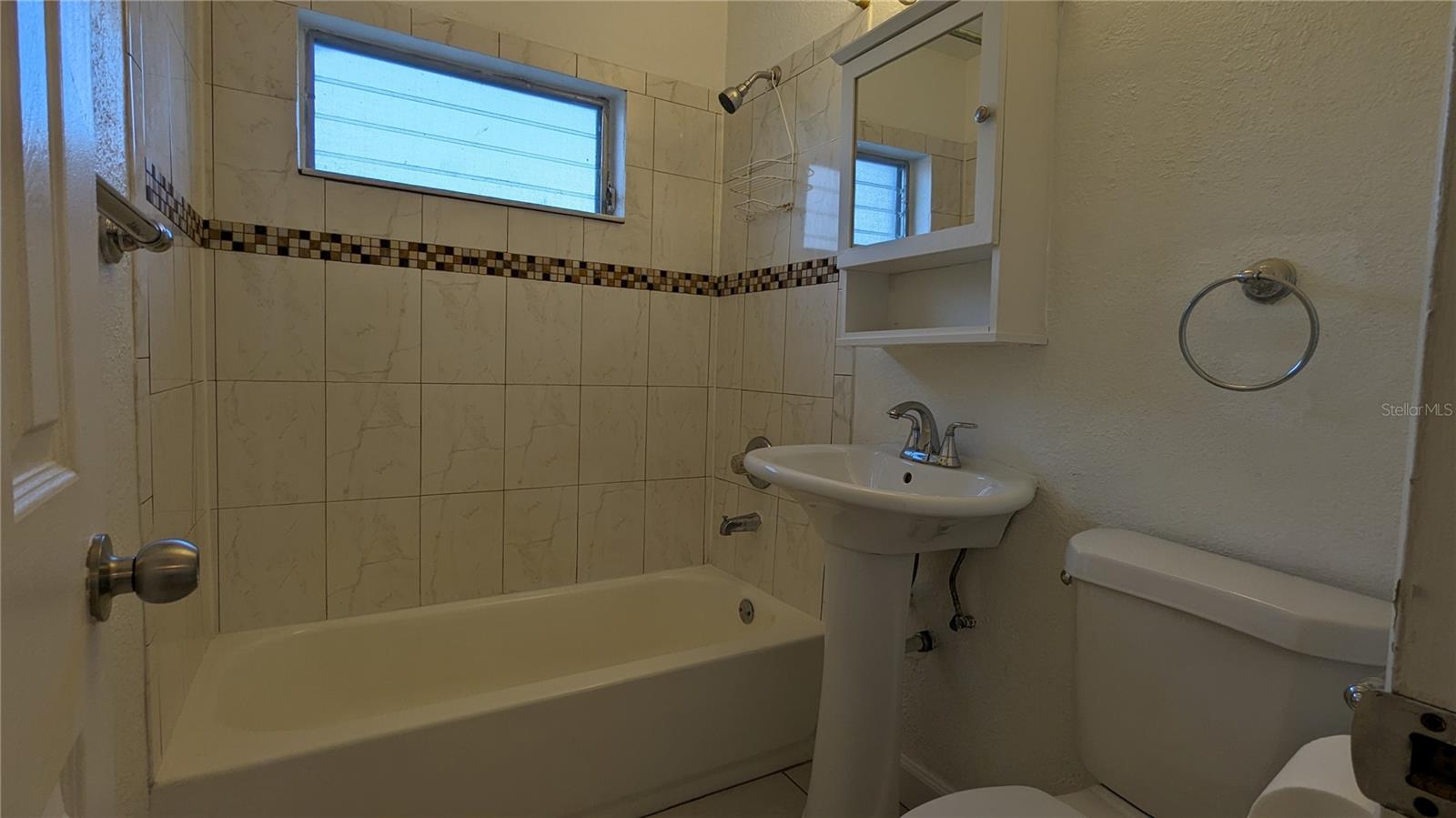 Listing photo id 14 for 3108 Whiting Lane