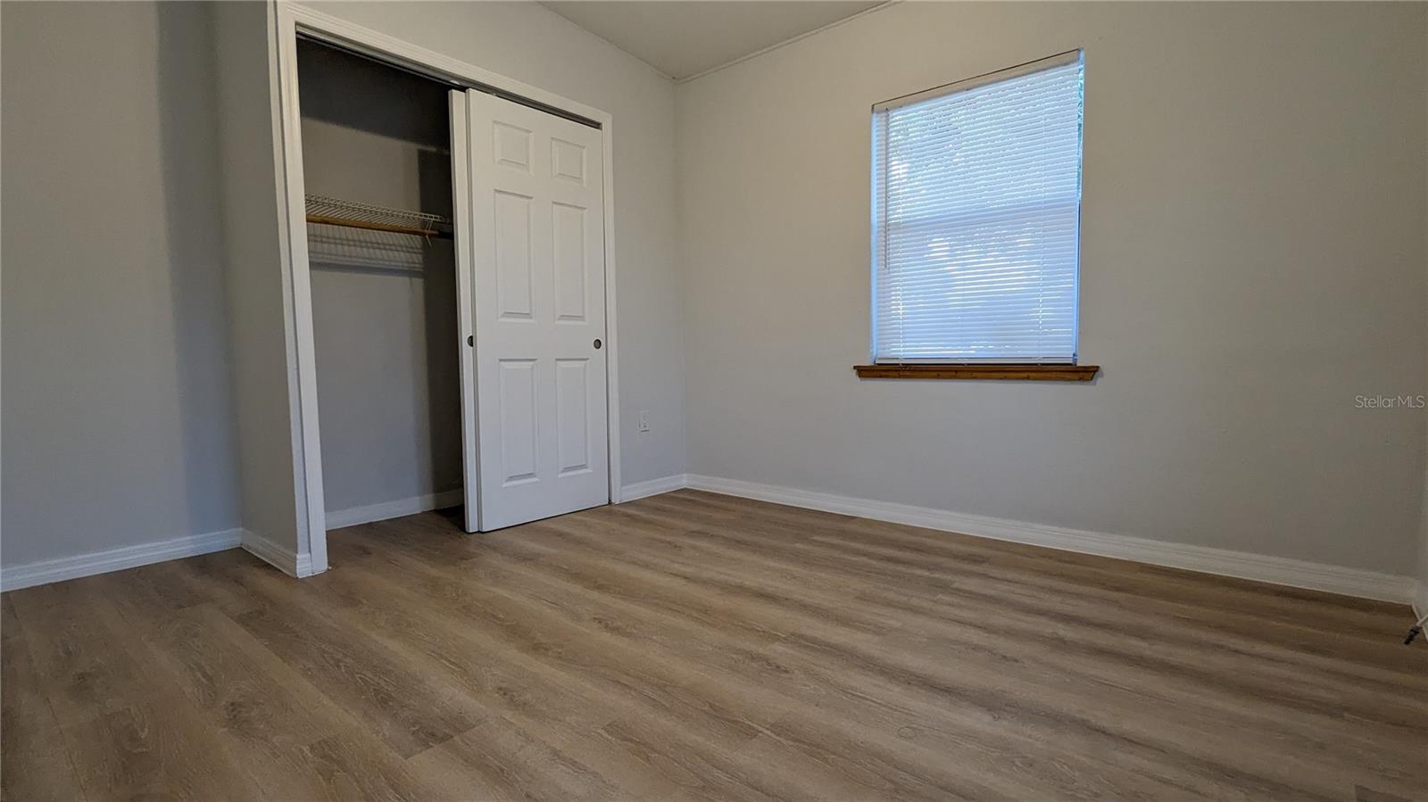 Listing photo id 15 for 3108 Whiting Lane