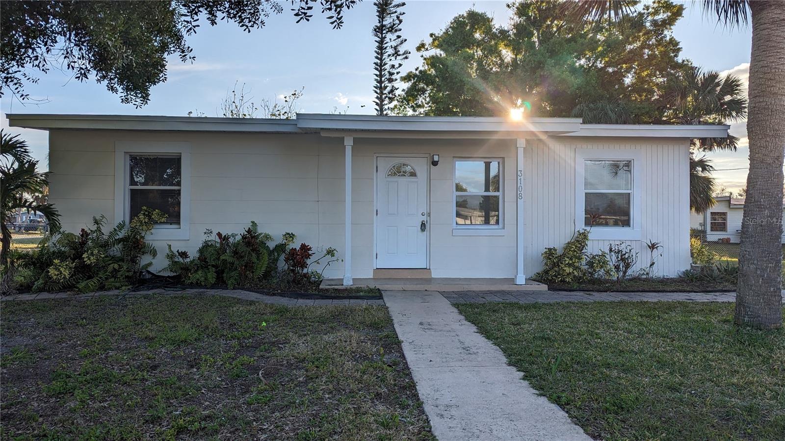 Listing photo id 0 for 3108 Whiting Lane