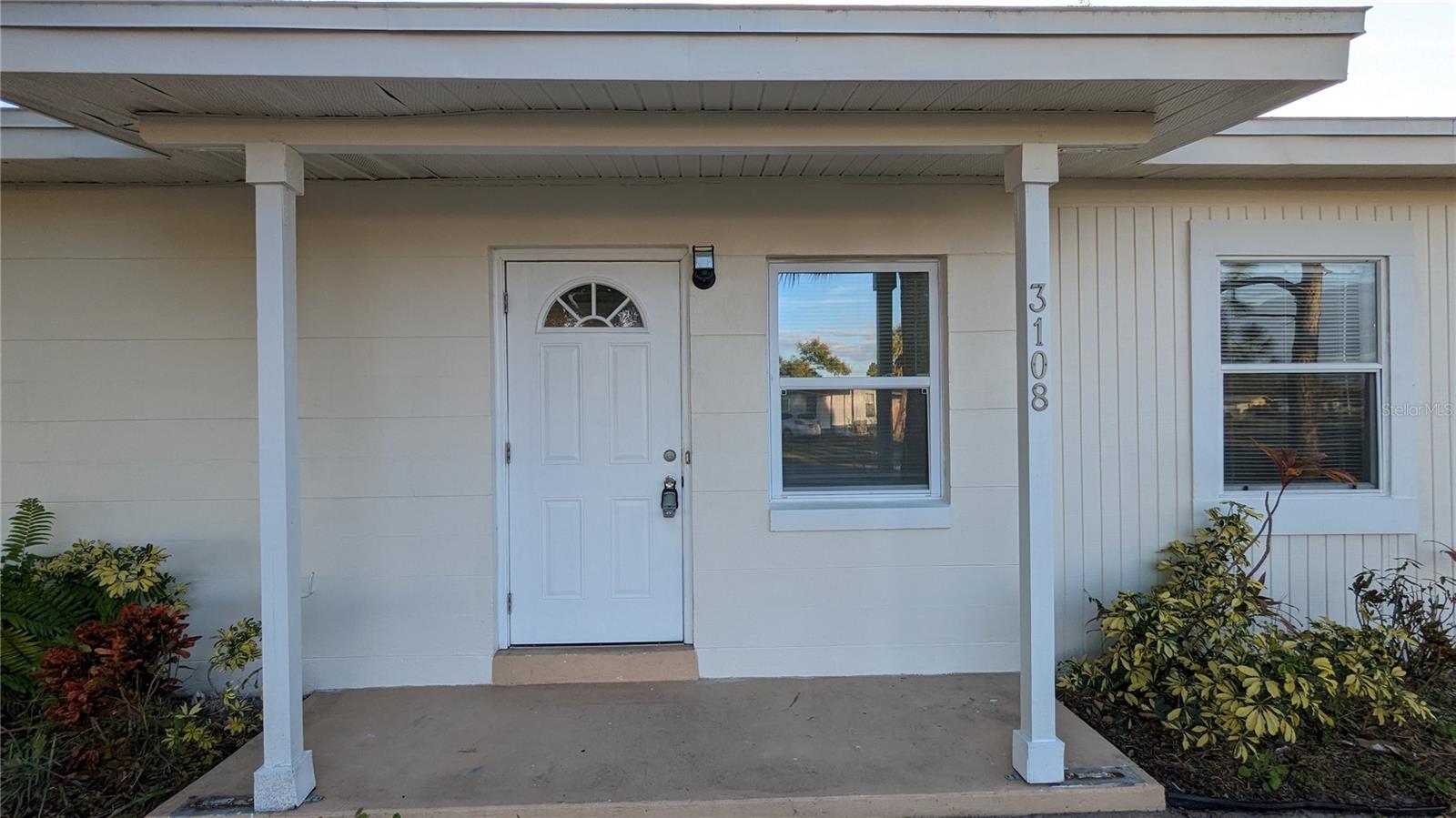 Listing photo id 3 for 3108 Whiting Lane