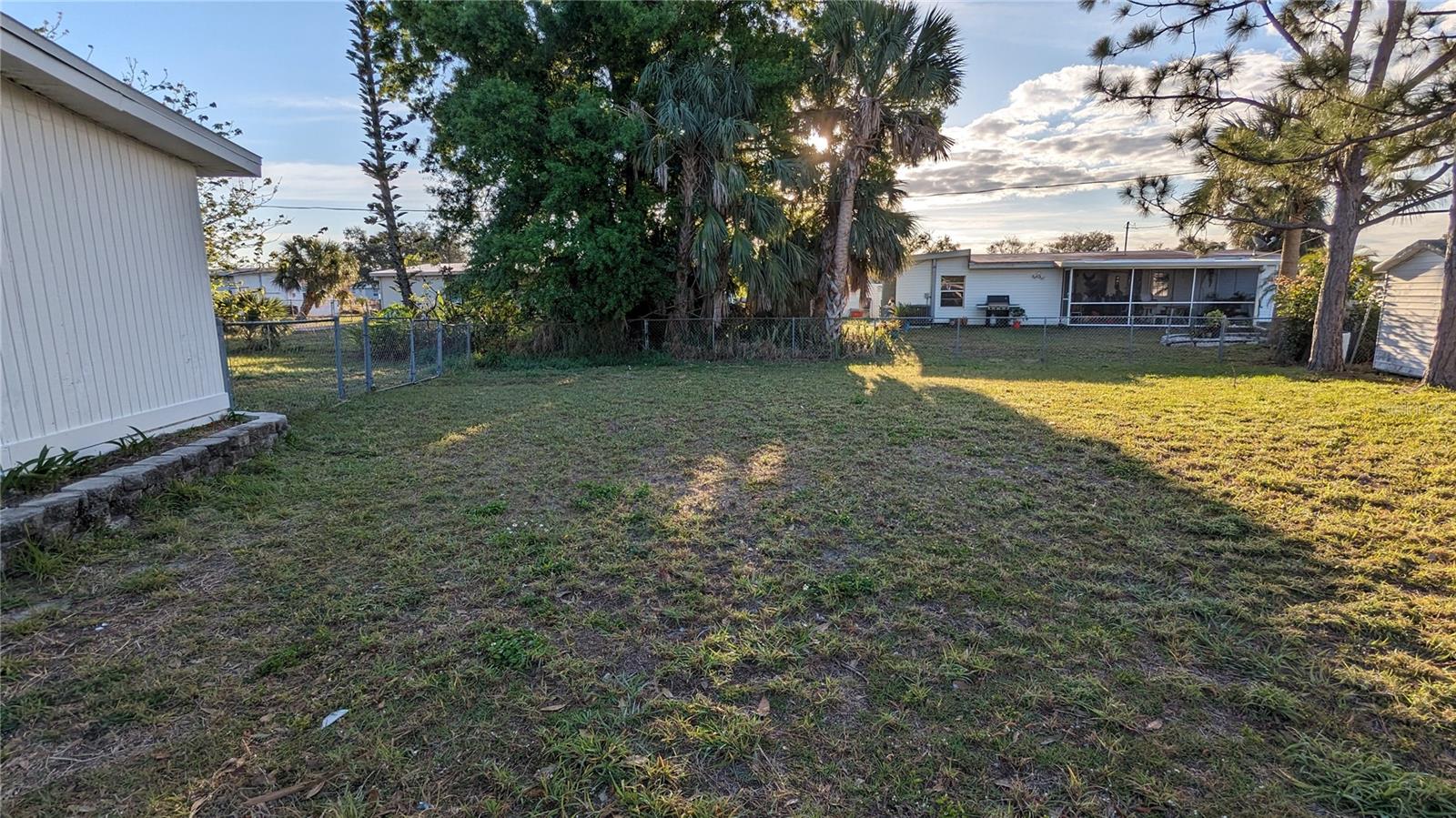 Listing photo id 4 for 3108 Whiting Lane