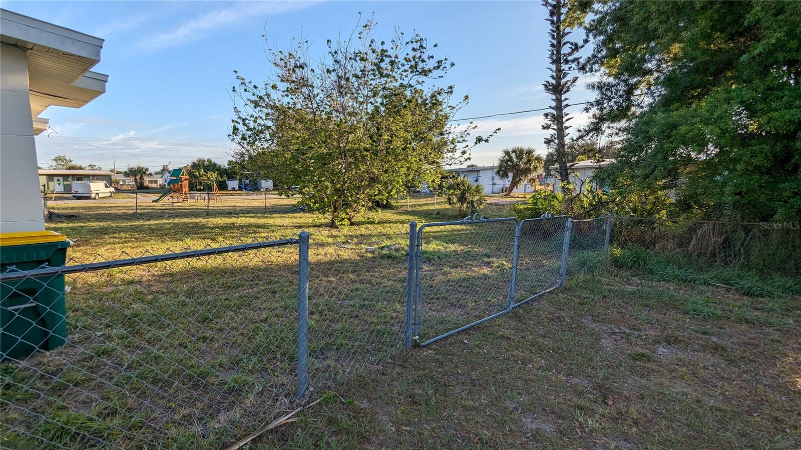 Listing photo id 5 for 3108 Whiting Lane