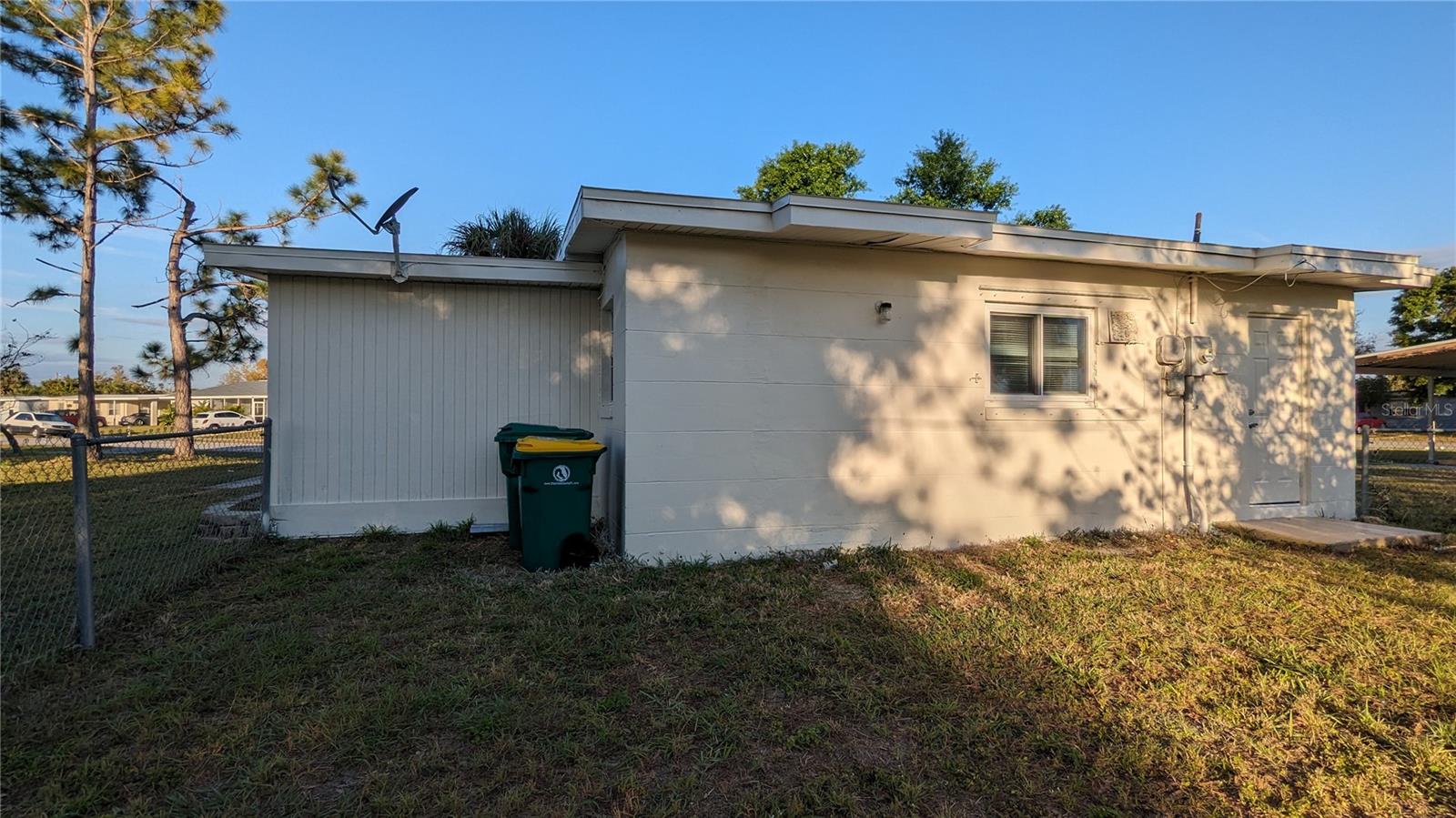 Listing photo id 7 for 3108 Whiting Lane