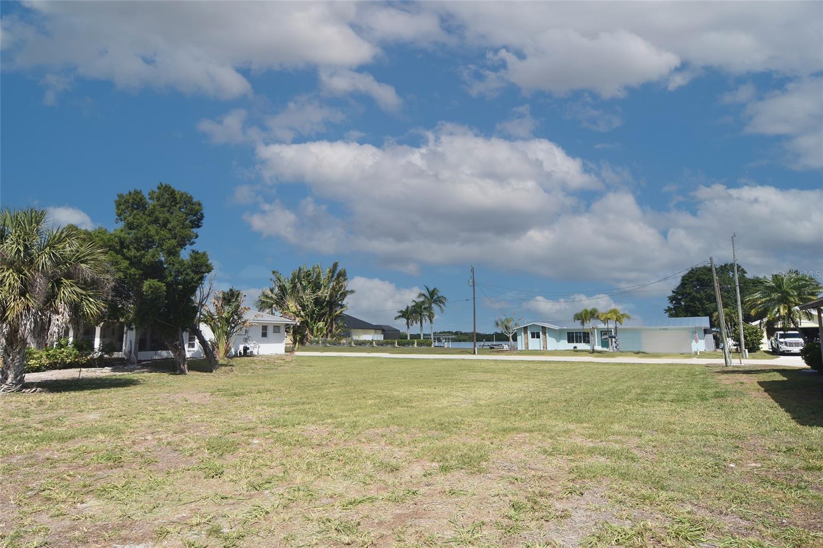 Image 4 of 14 For 2060 River Basin Terrace