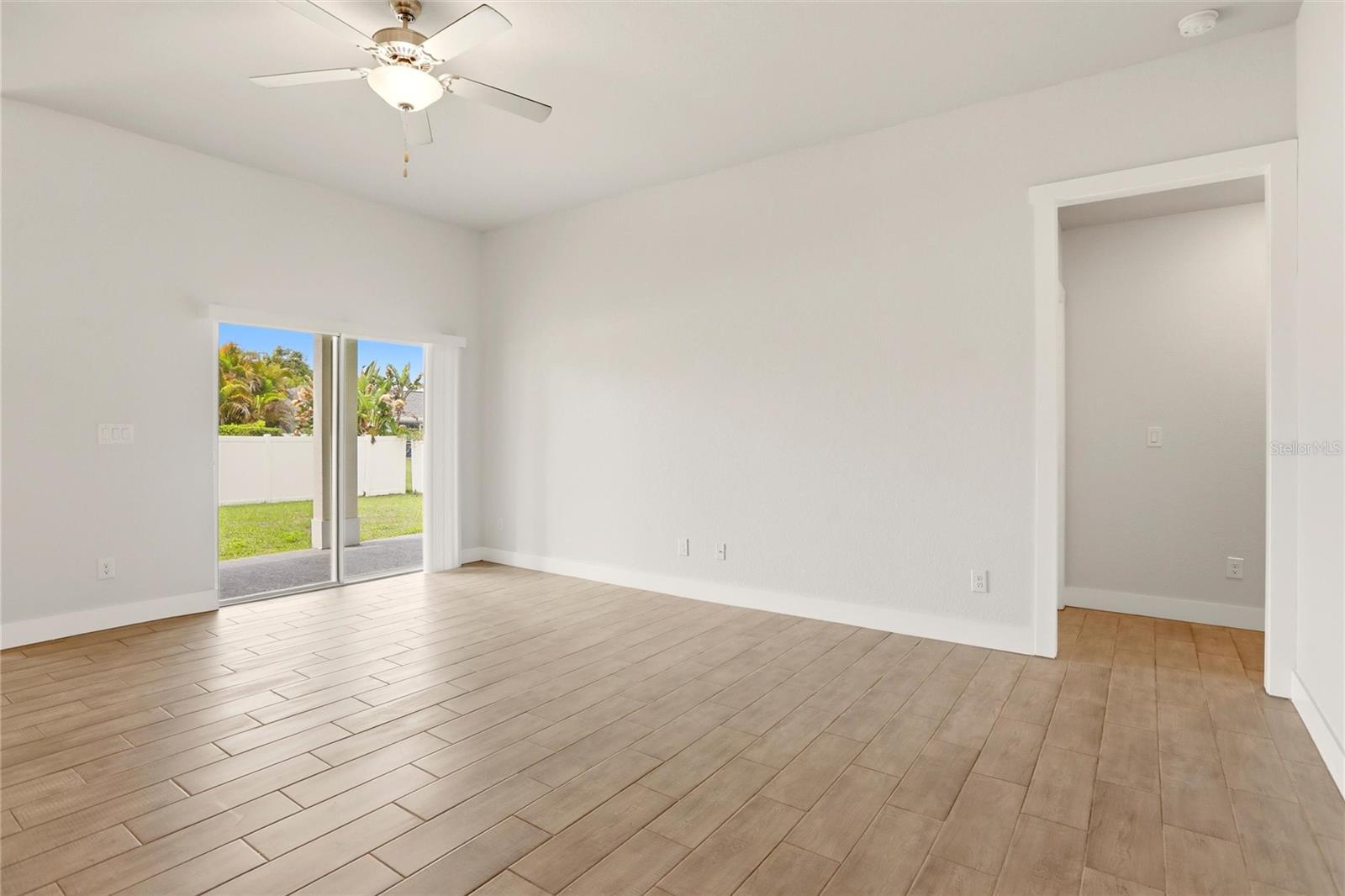 Image 10 of 60 For 870 Columbia Street