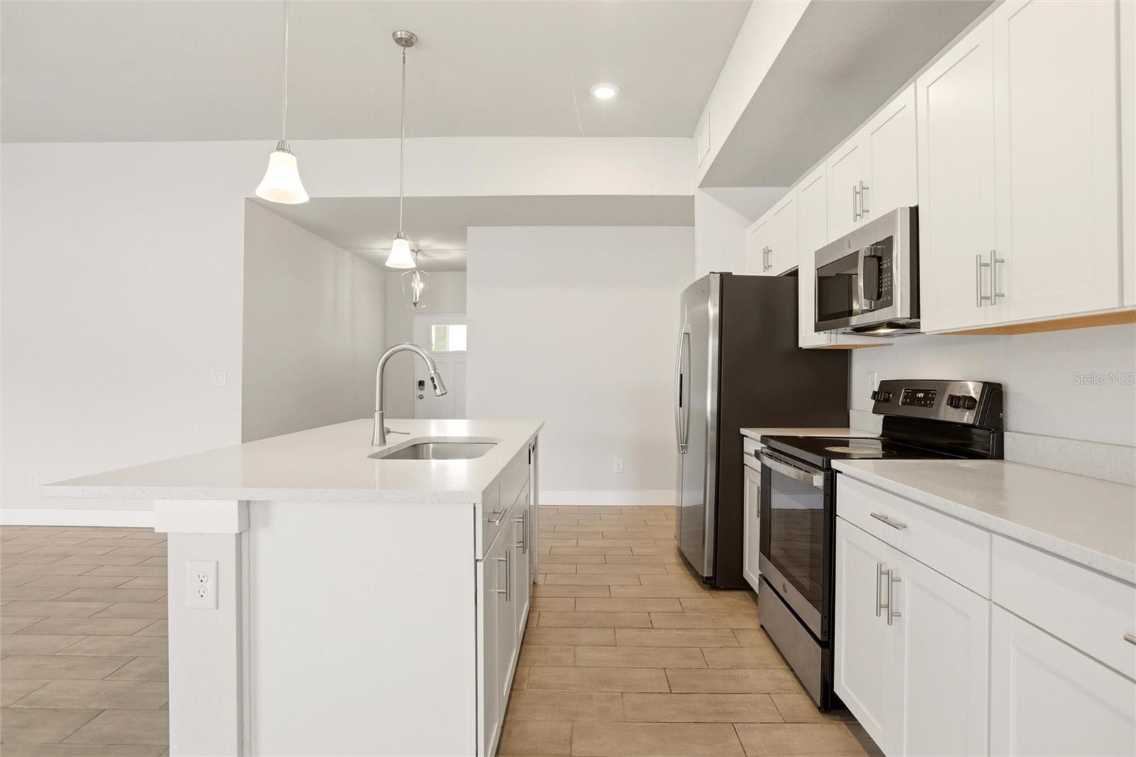 Image 12 of 60 For 870 Columbia Street