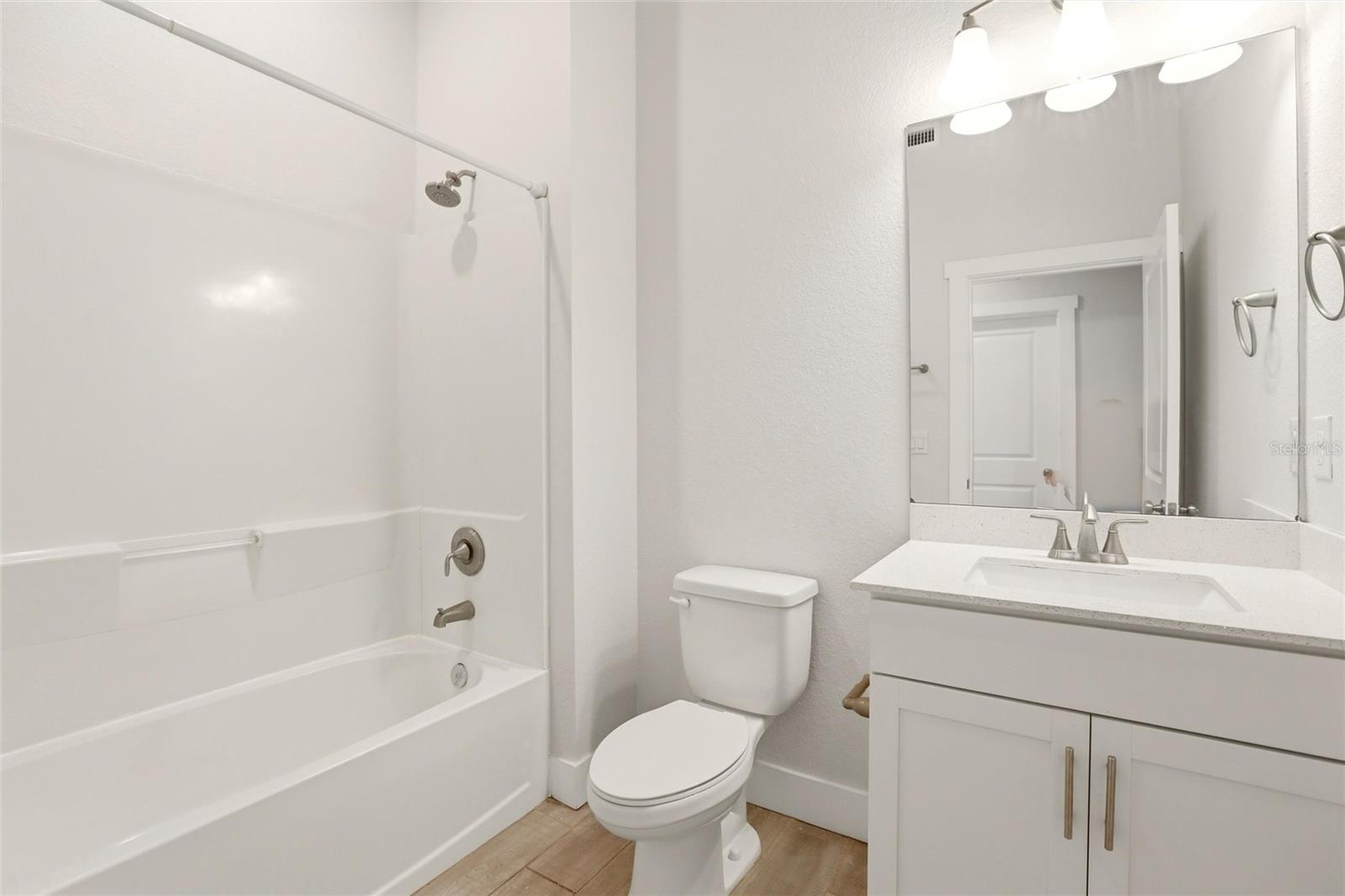 Image 19 of 60 For 870 Columbia Street
