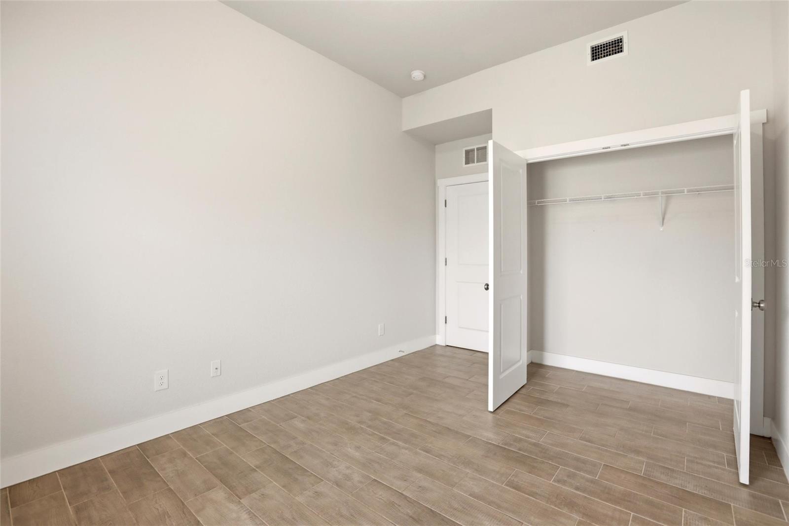 Image 30 of 60 For 870 Columbia Street