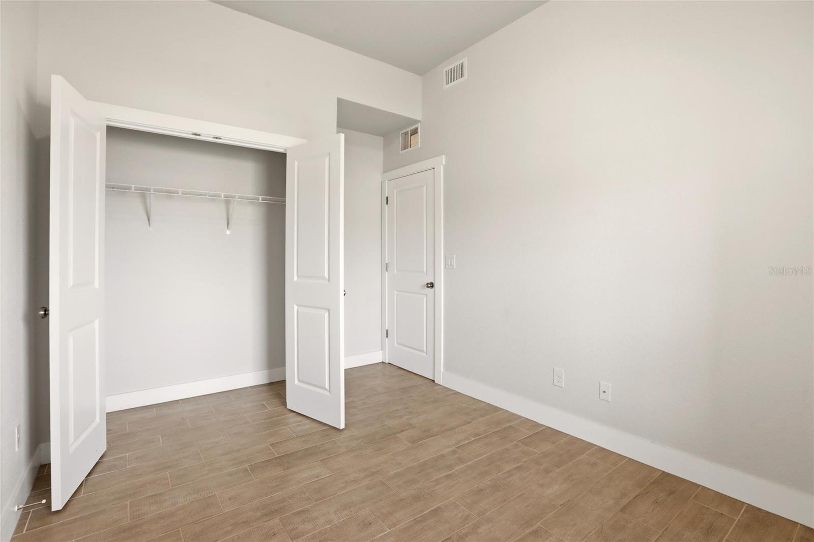 Image 36 of 60 For 870 Columbia Street