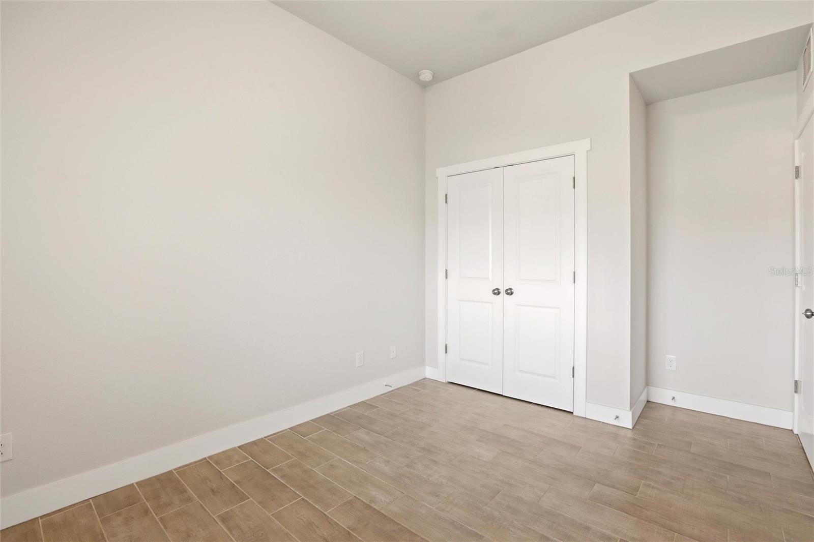 Image 37 of 60 For 870 Columbia Street