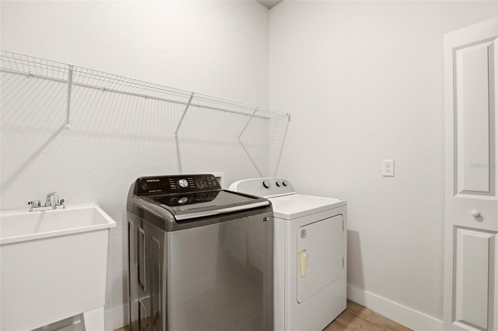 Image 41 of 60 For 870 Columbia Street
