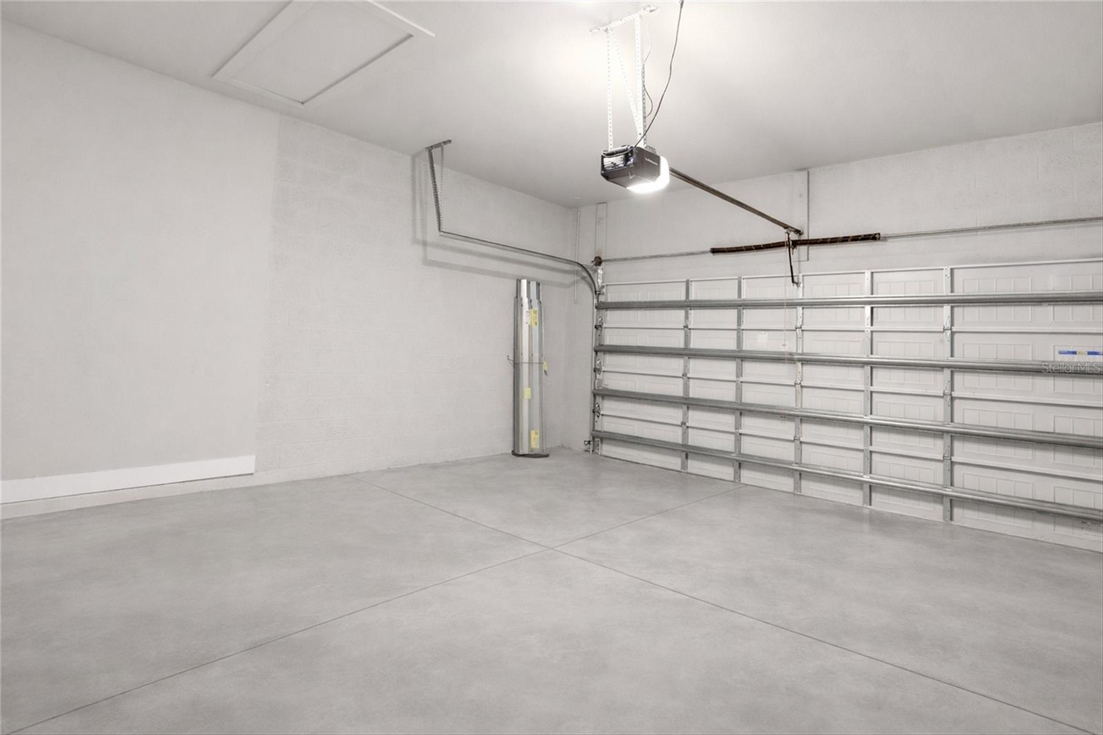 Image 43 of 60 For 870 Columbia Street