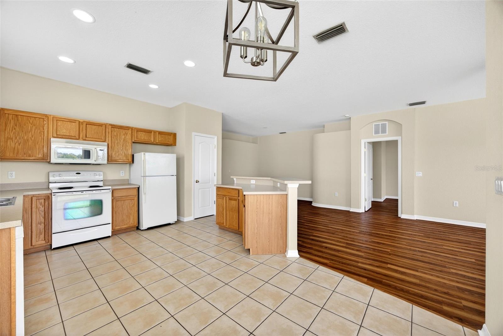 Image 11 of 43 For 1823 Scarlett Avenue