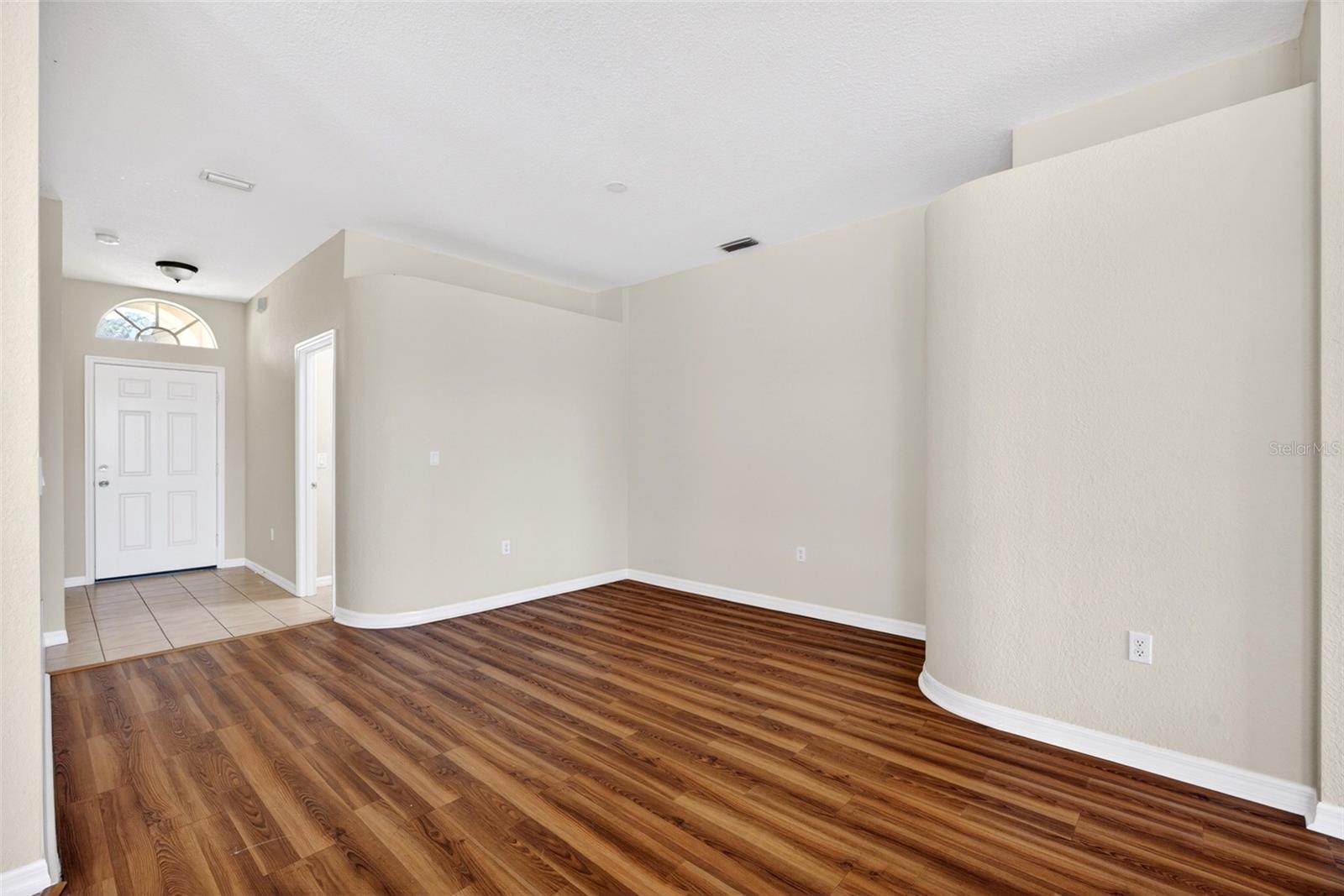 Image 3 of 43 For 1823 Scarlett Avenue