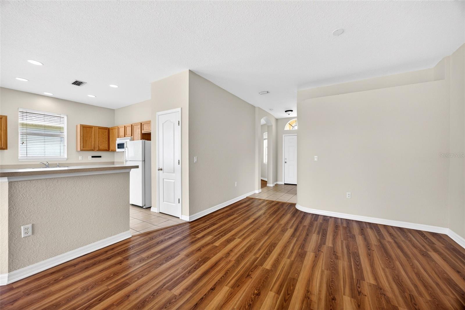 Image 4 of 43 For 1823 Scarlett Avenue