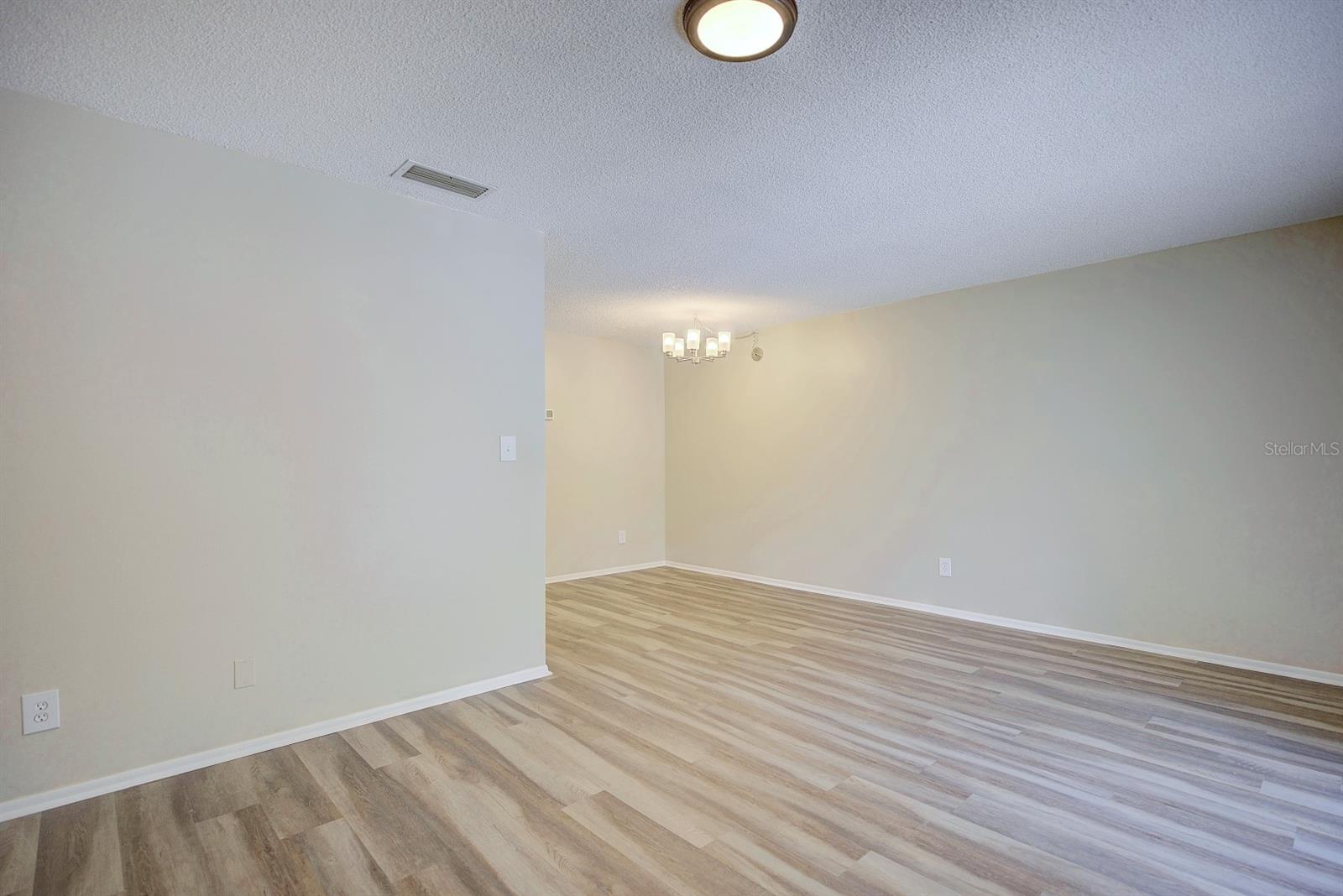 Image 11 of 36 For 262 Lewfield Circle 262