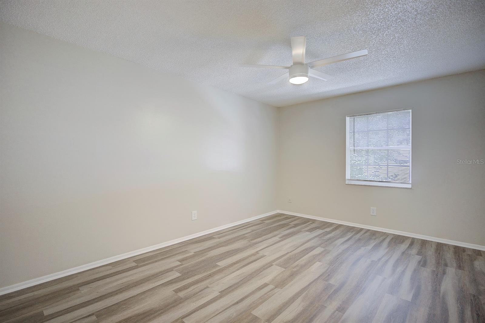 Image 20 of 36 For 262 Lewfield Circle 262